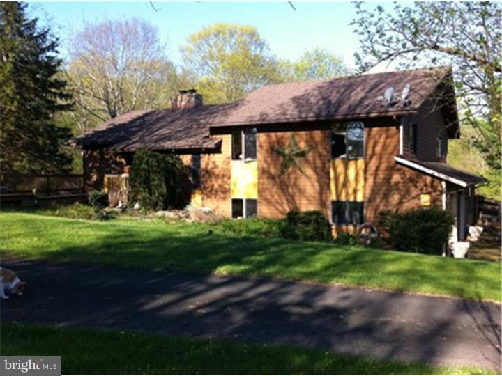 2410 Fox Run Riegelsville, PA 18077 - Photo 4 of 25