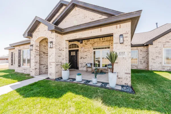 $499,000 | 1512 Madison Avenue, Dumas, TX 79029