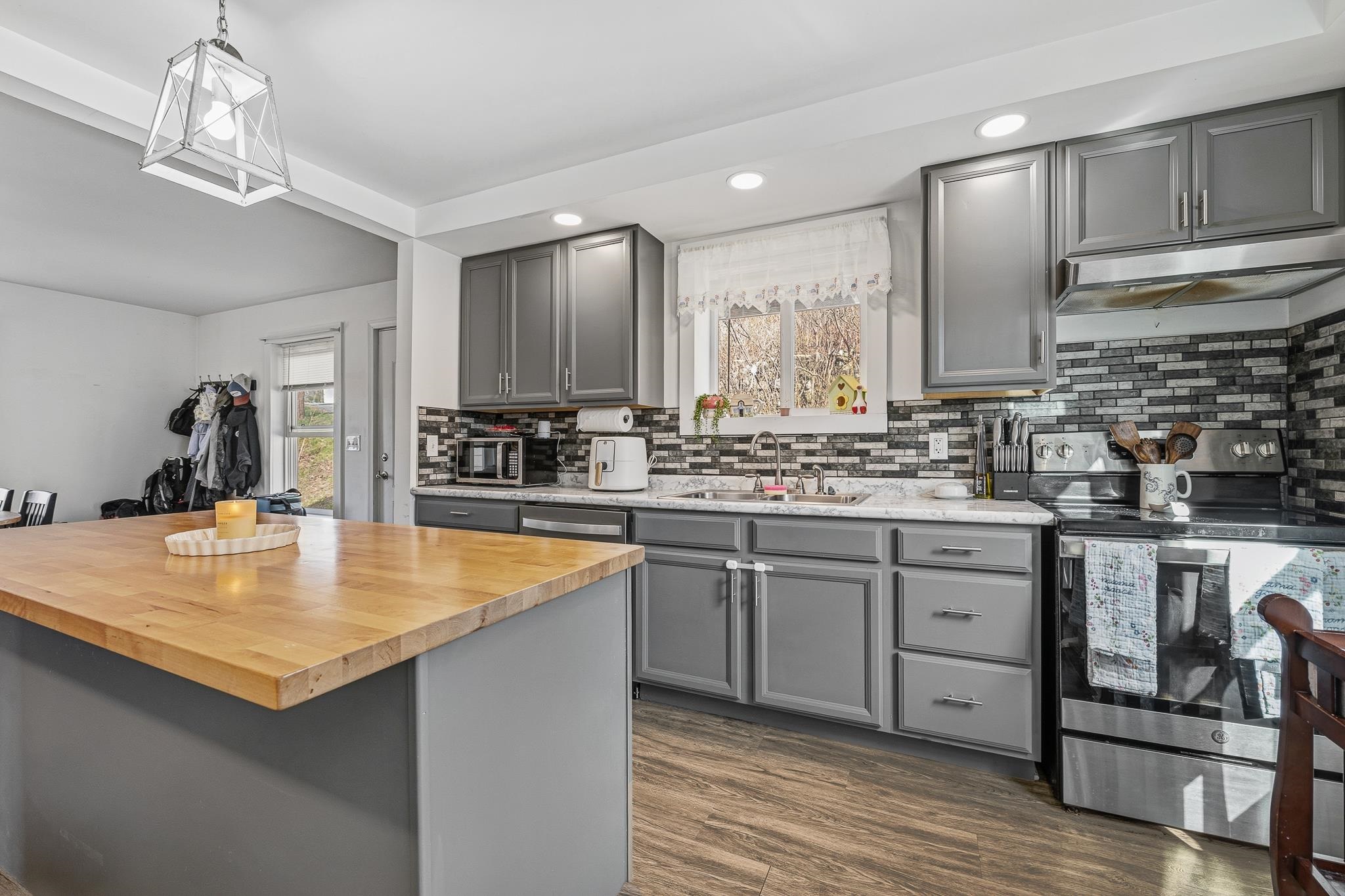 487 Rockingham Street Berlin, NH 03570 - Photo 12 of 38