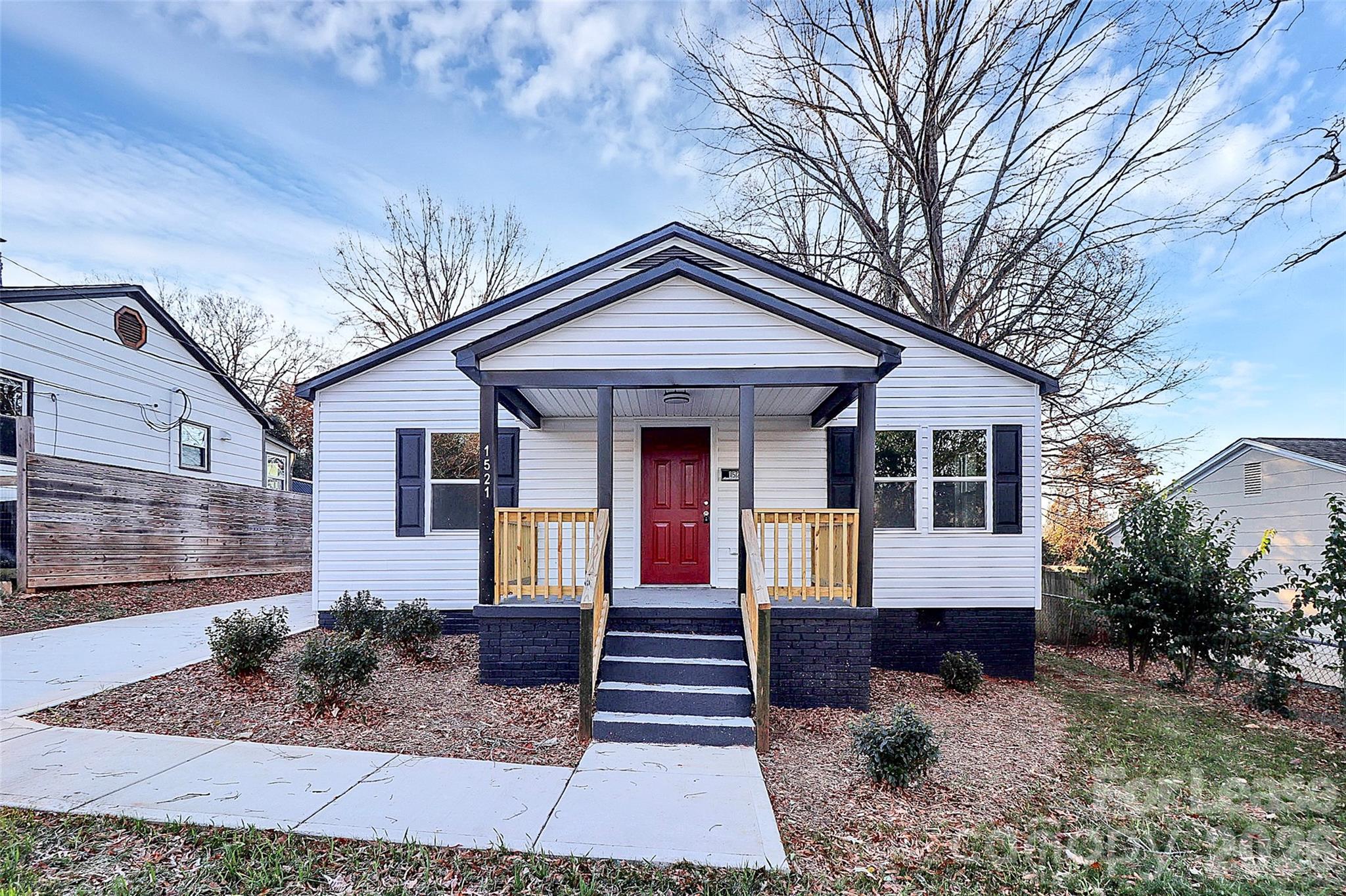 1521 Effingham Road Charlotte, NC 28208 - Photo 1 of 19