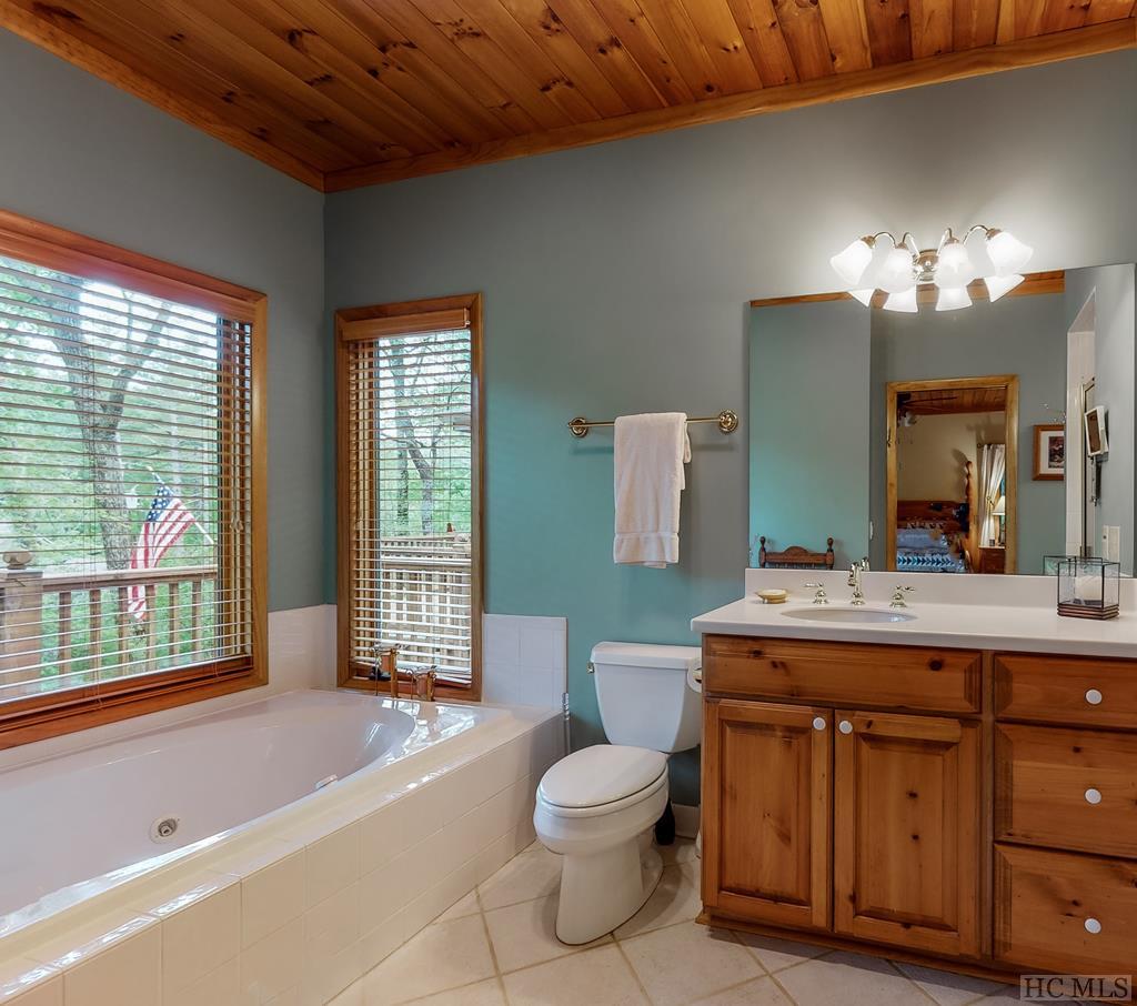 1121 Wilson Road Highlands, NC 28741 - Photo 32 of 42 Gallery Image 32