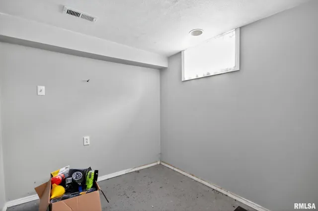 $105,000 | 5801 South Jefferson Street, Bartonville, IL 61607