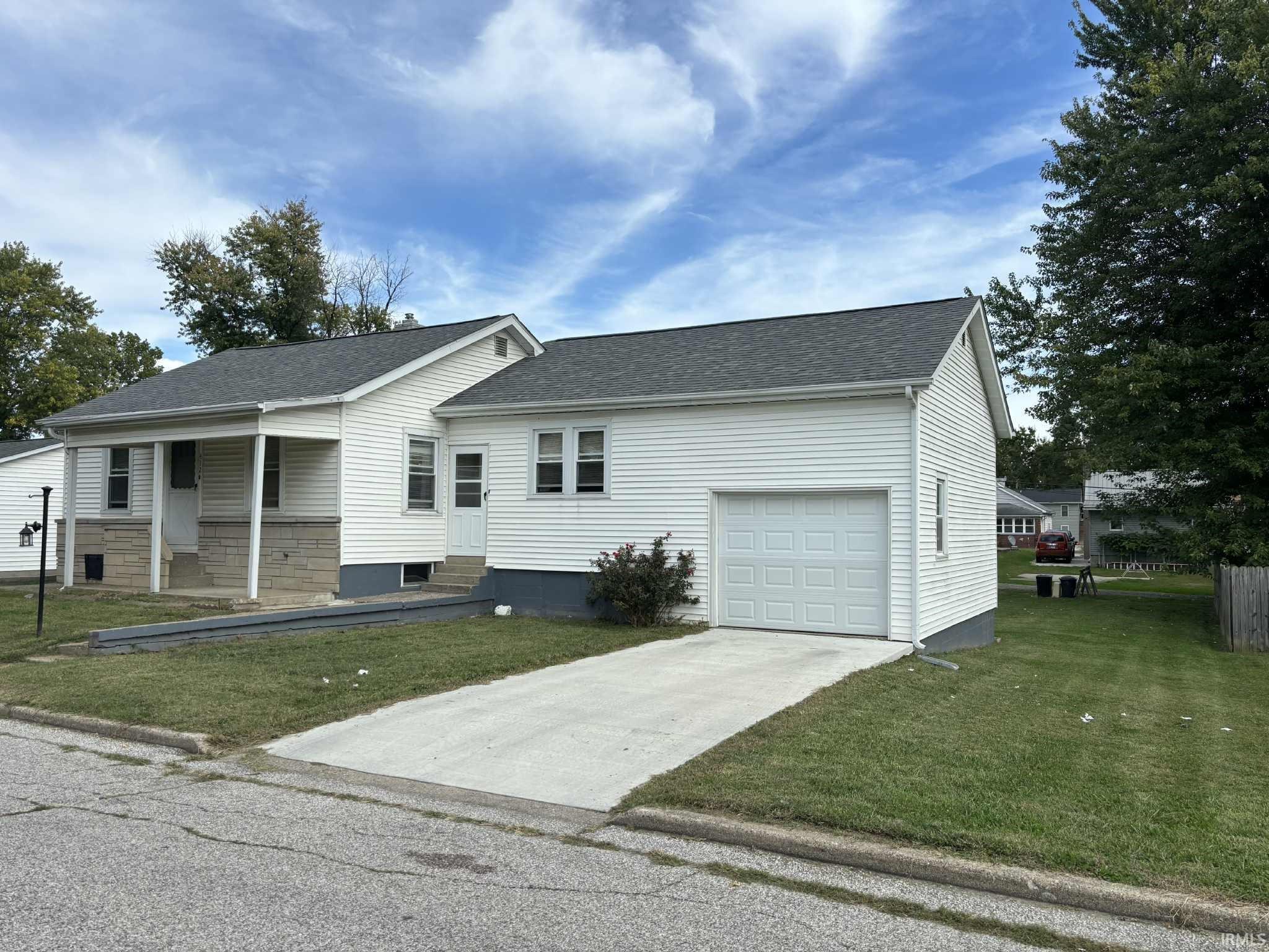 412 Meredith Street Washington, IN 47501 - Photo 3 of 25 Gallery Image 3