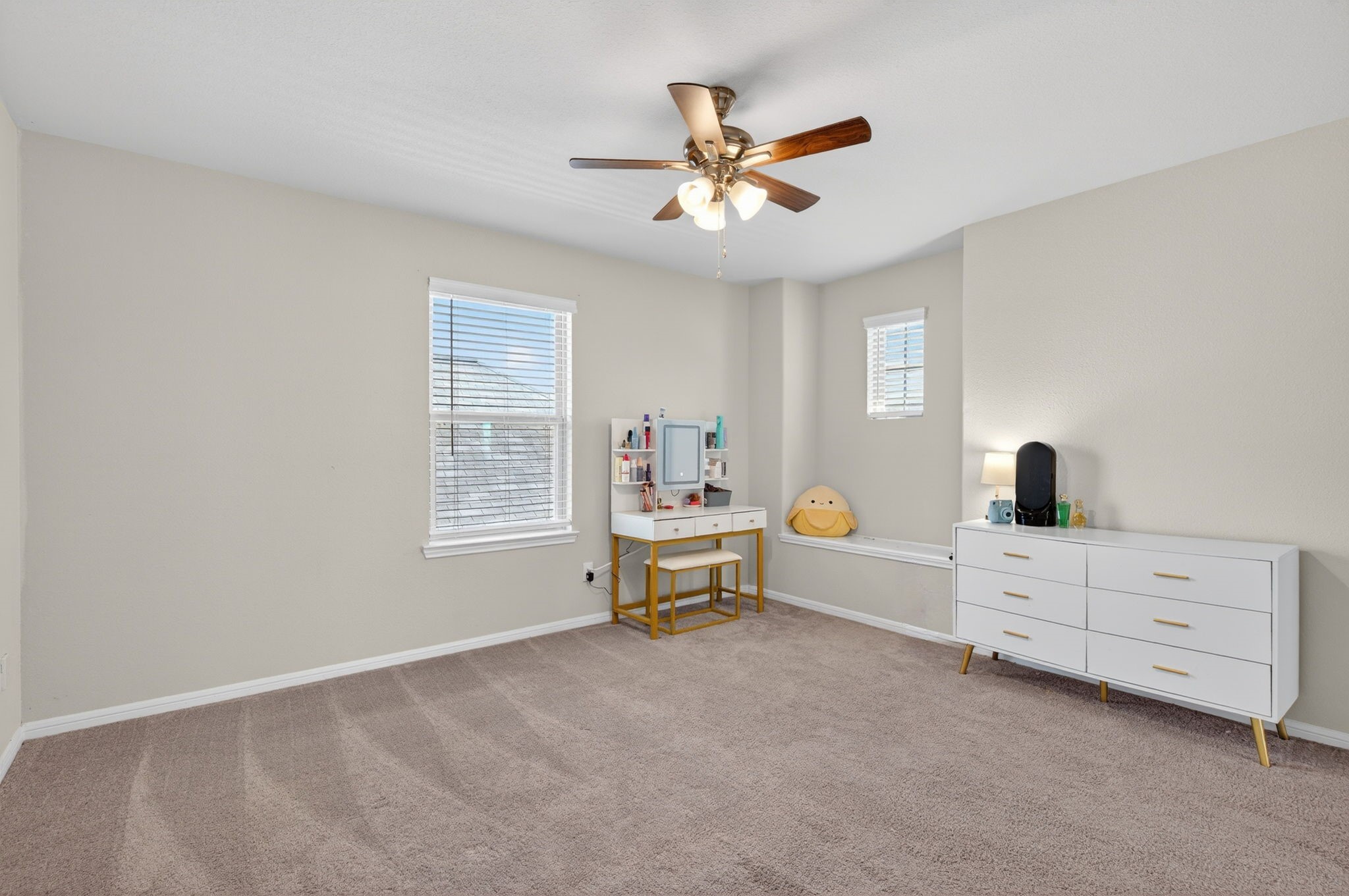 2121 Cedar Way Drive Conroe, TX 77301 - Photo 21 of 27 a living room with furniture and a window