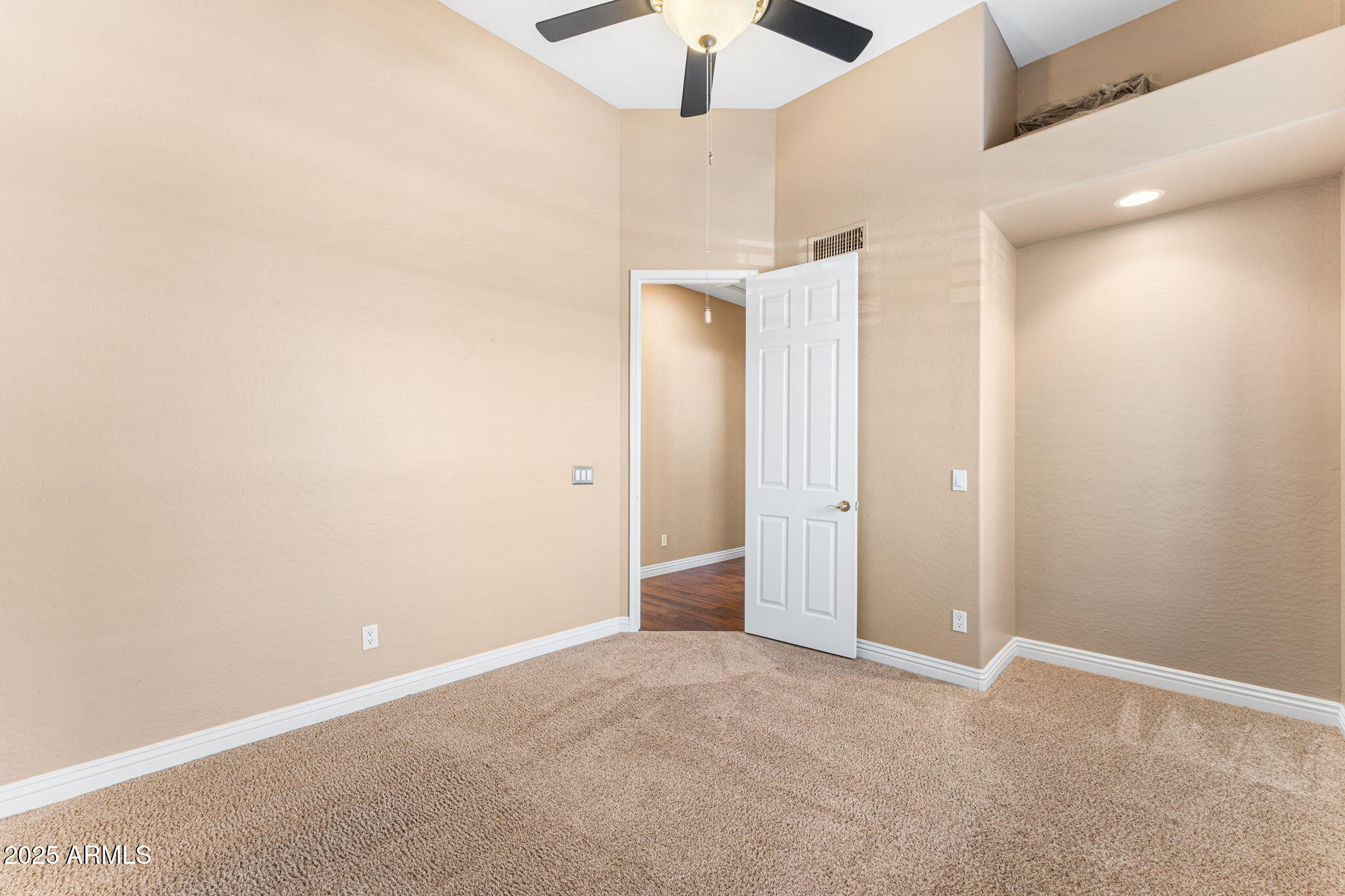4410 East Robin Lane Phoenix, AZ 85050 - Photo 33 of 44 an empty room with closet and a ceiling fan