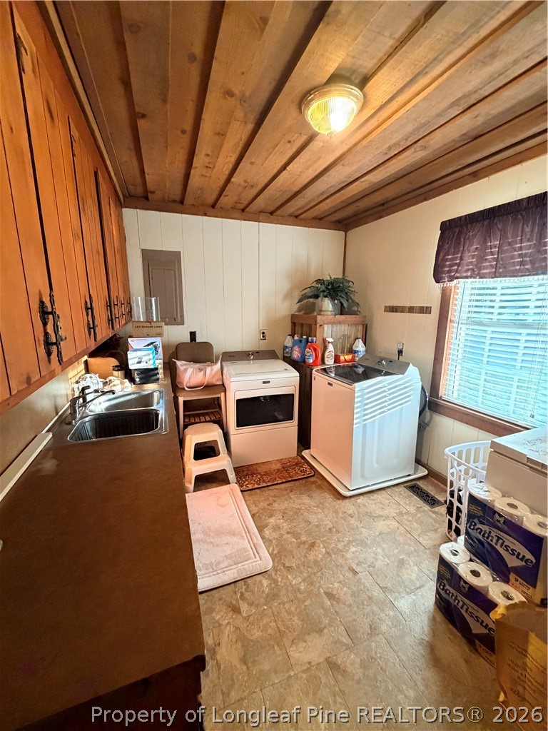 823 Abbott Road Henderson, NC 27537 - Photo 16 of 20 LAUNDRY