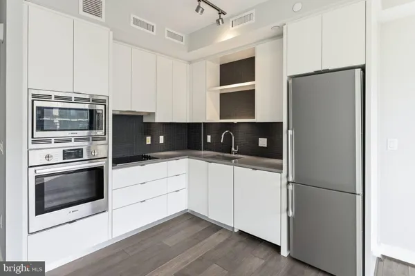 $2,300 | 1300 4th Street Southeast, Unit 902, Washington, DC 20003