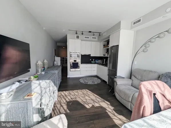 $2,300 | 1300 4th Street Southeast, Unit 902, Washington, DC 20003