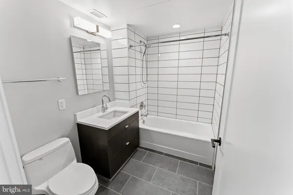 $2,300 | 1300 4th Street Southeast, Unit 902, Washington, DC 20003