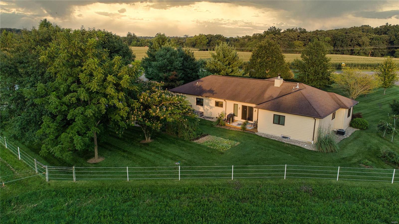 7811 Dustman Road Worden, IL 62097 - Photo 2 of 32