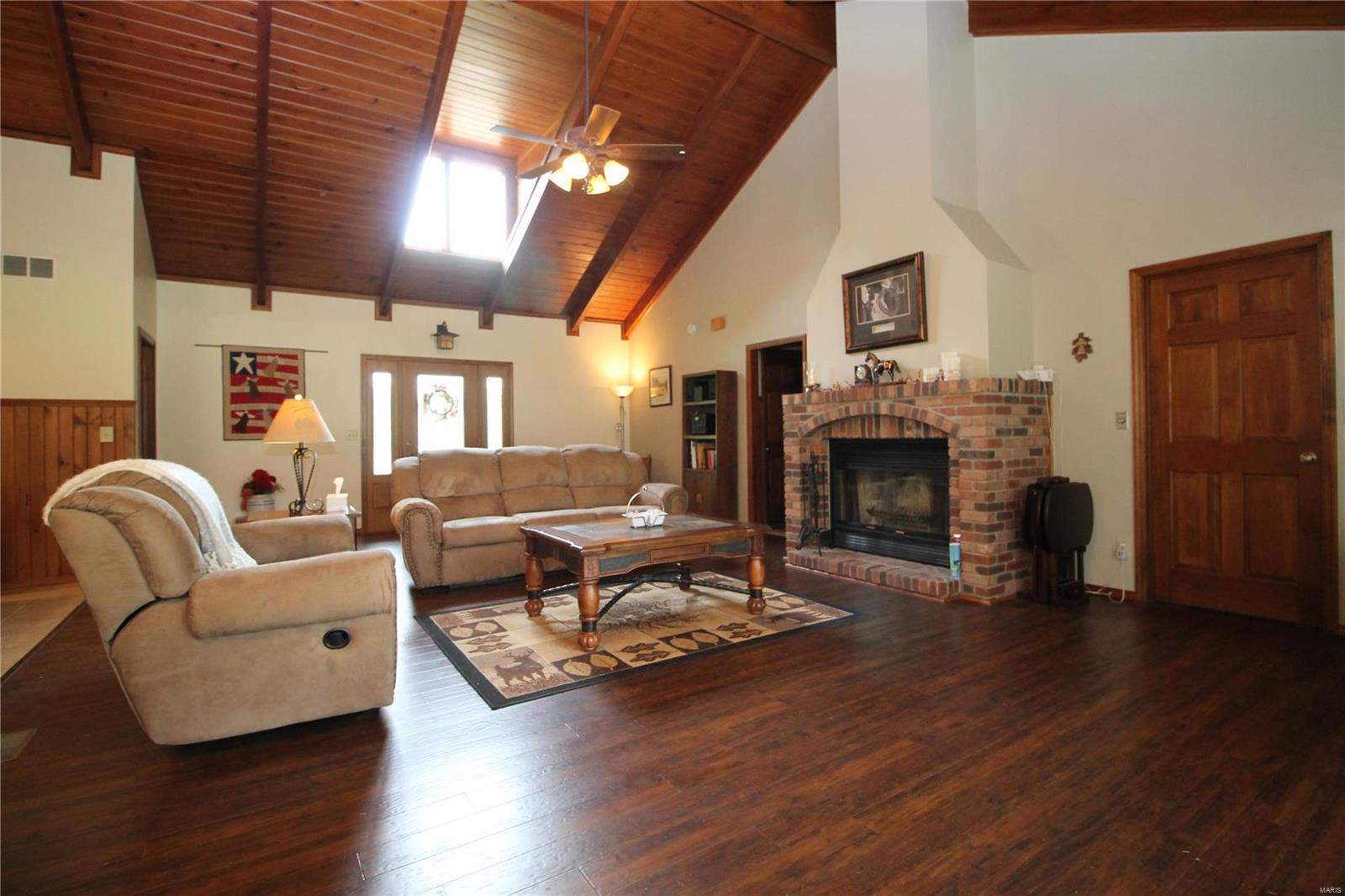 7811 Dustman Road Worden, IL 62097 - Photo 6 of 32