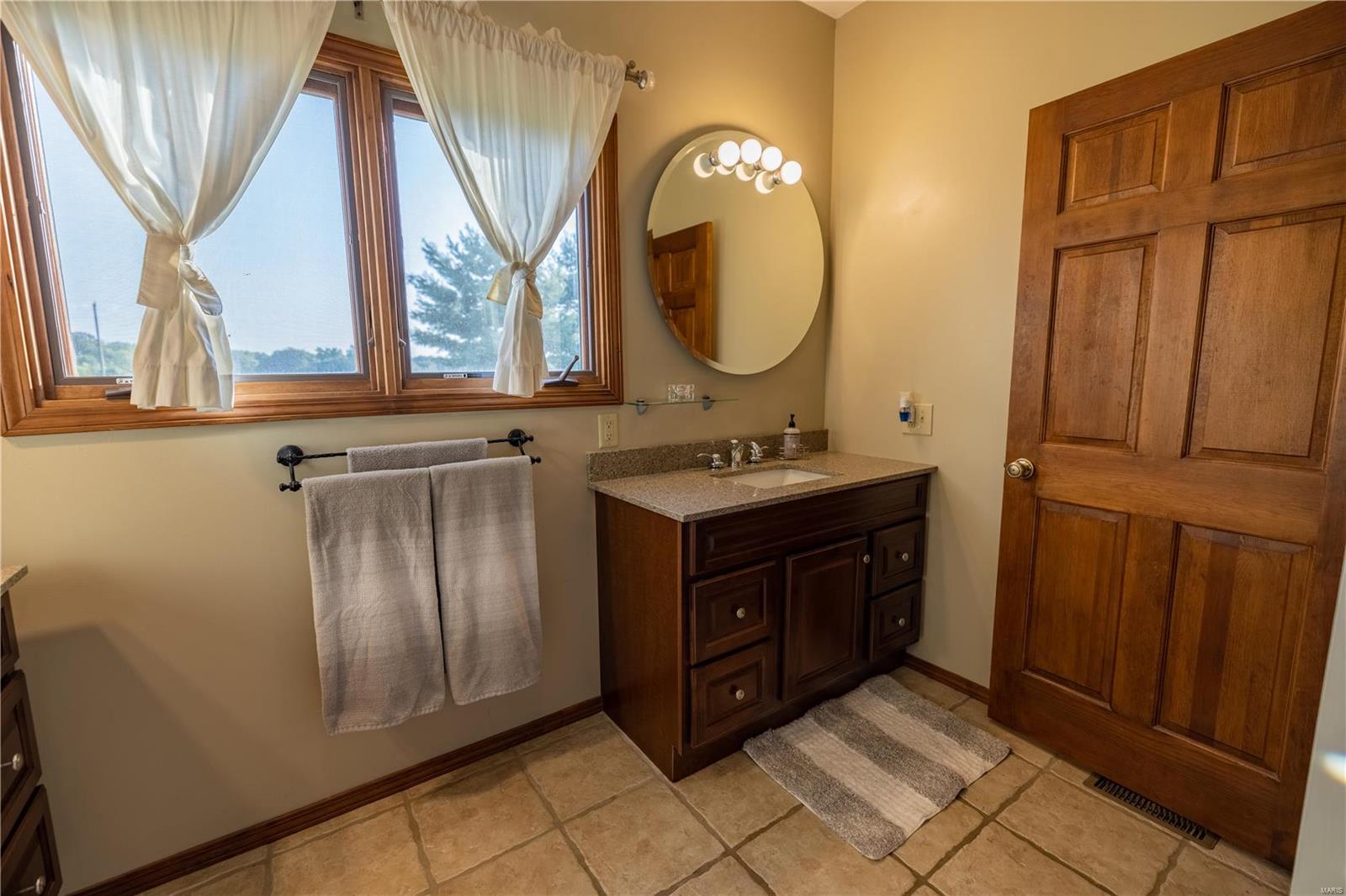 7811 Dustman Road Worden, IL 62097 - Photo 10 of 32