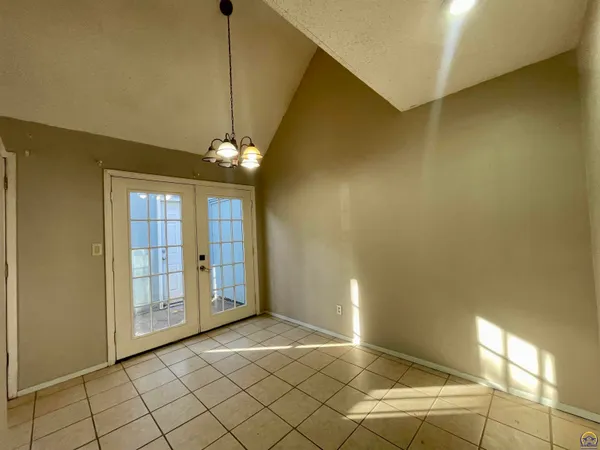 $187,500 | 306 Northwood Lane, Lawrence, KS 66044