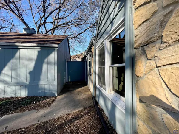 $187,500 | 306 Northwood Lane, Lawrence, KS 66044