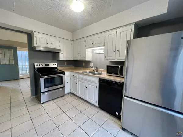 $187,500 | 306 Northwood Lane, Lawrence, KS 66044