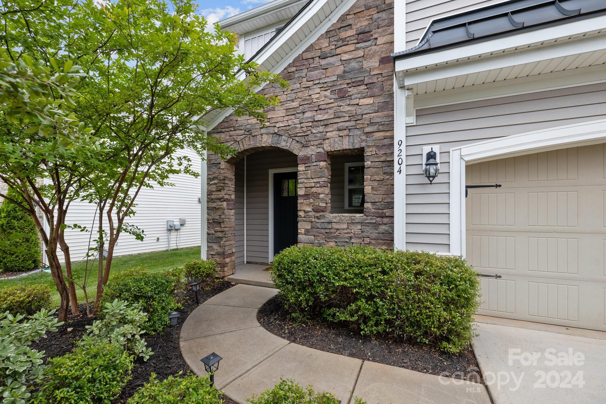 9204 Inverness Bay Road Charlotte, NC 28278 - Photo 2 of 40 Gallery Image 2
