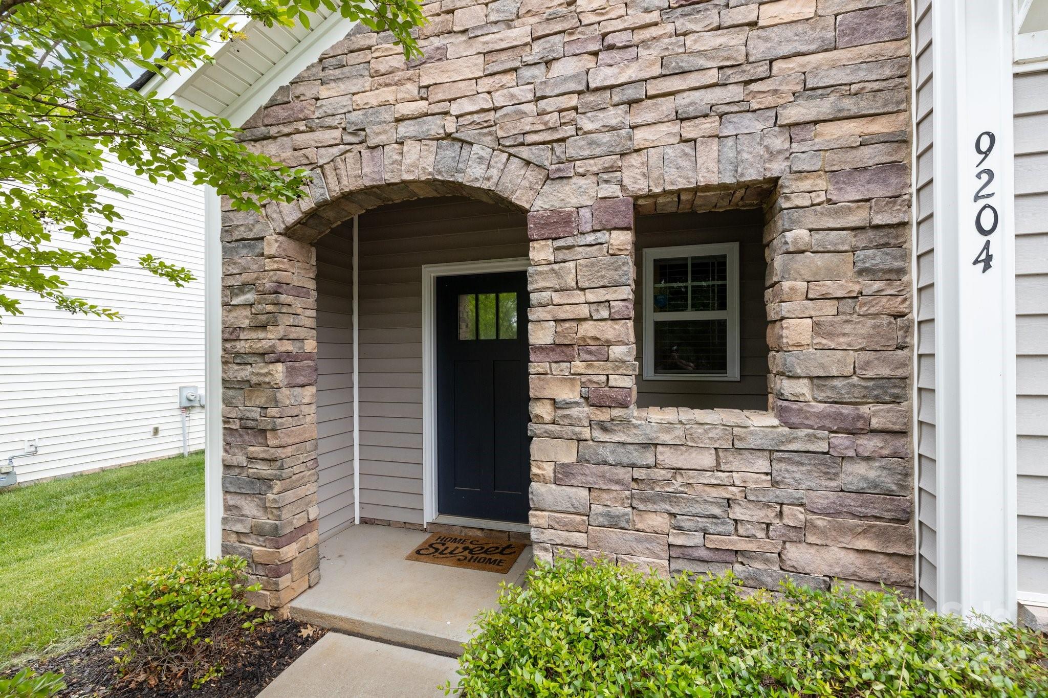 9204 Inverness Bay Road Charlotte, NC 28278 - Photo 3 of 40 Gallery Image 3
