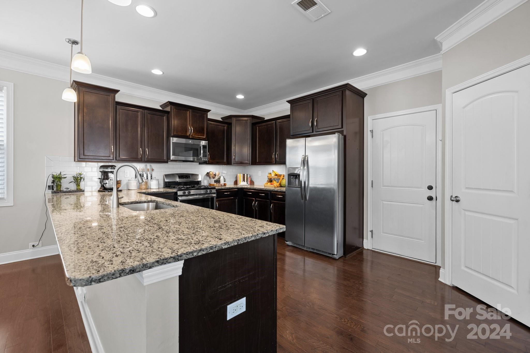 9204 Inverness Bay Road Charlotte, NC 28278 - Photo 10 of 40 Gallery Image 10