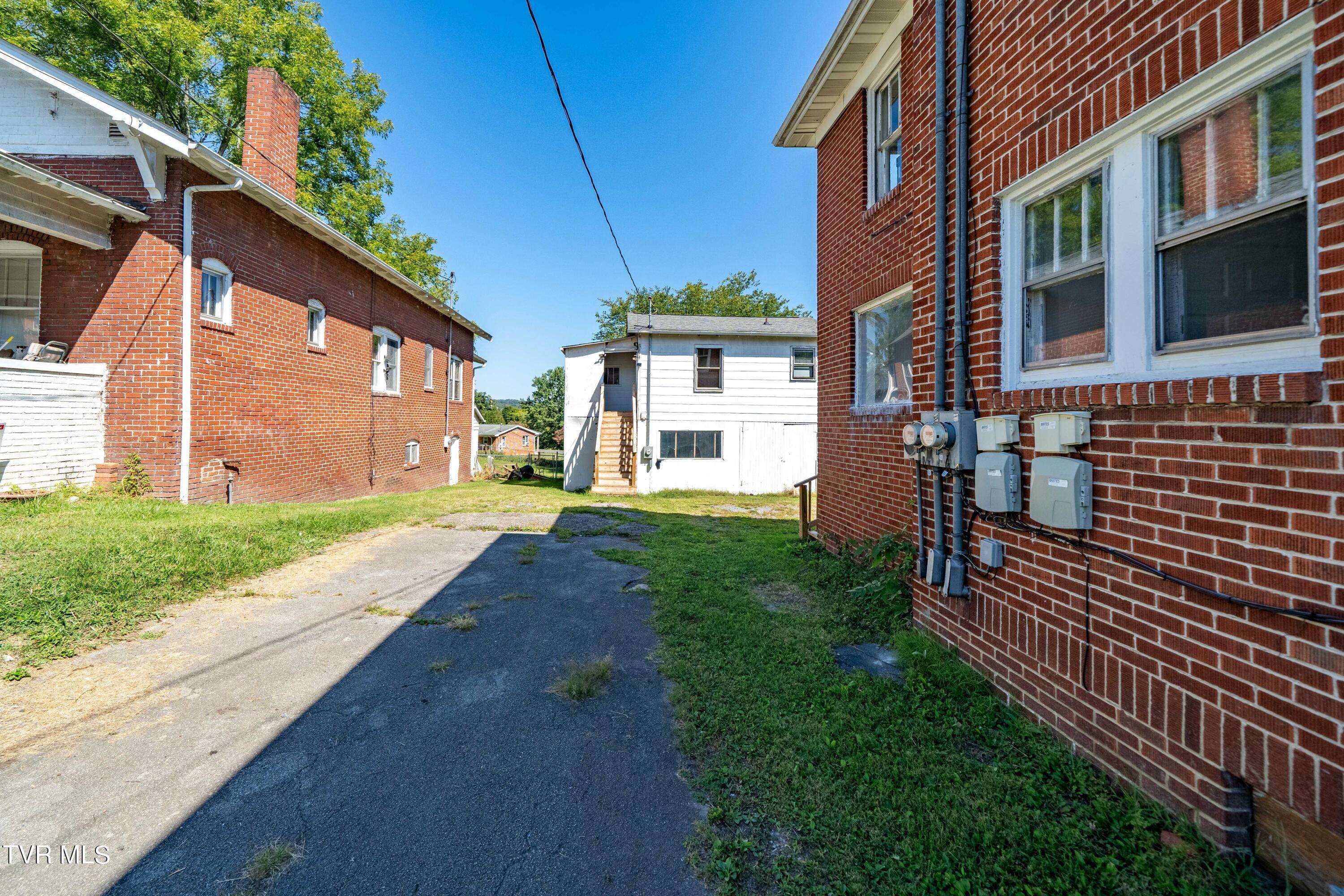 617 Taylor Street Bristol, TN 37620 - Photo 12 of 62 617 Taylor St (11 of 62)