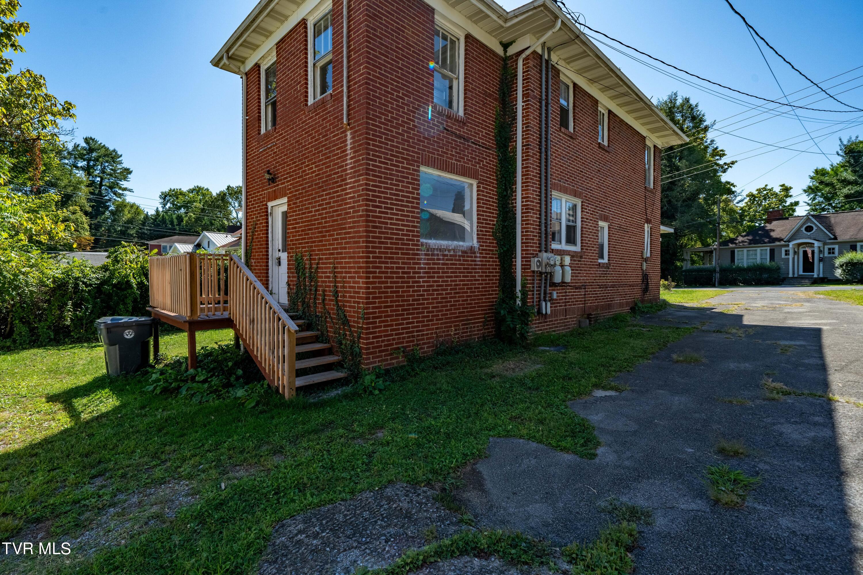 617 Taylor Street Bristol, TN 37620 - Photo 14 of 62 617 Taylor St (13 of 62)