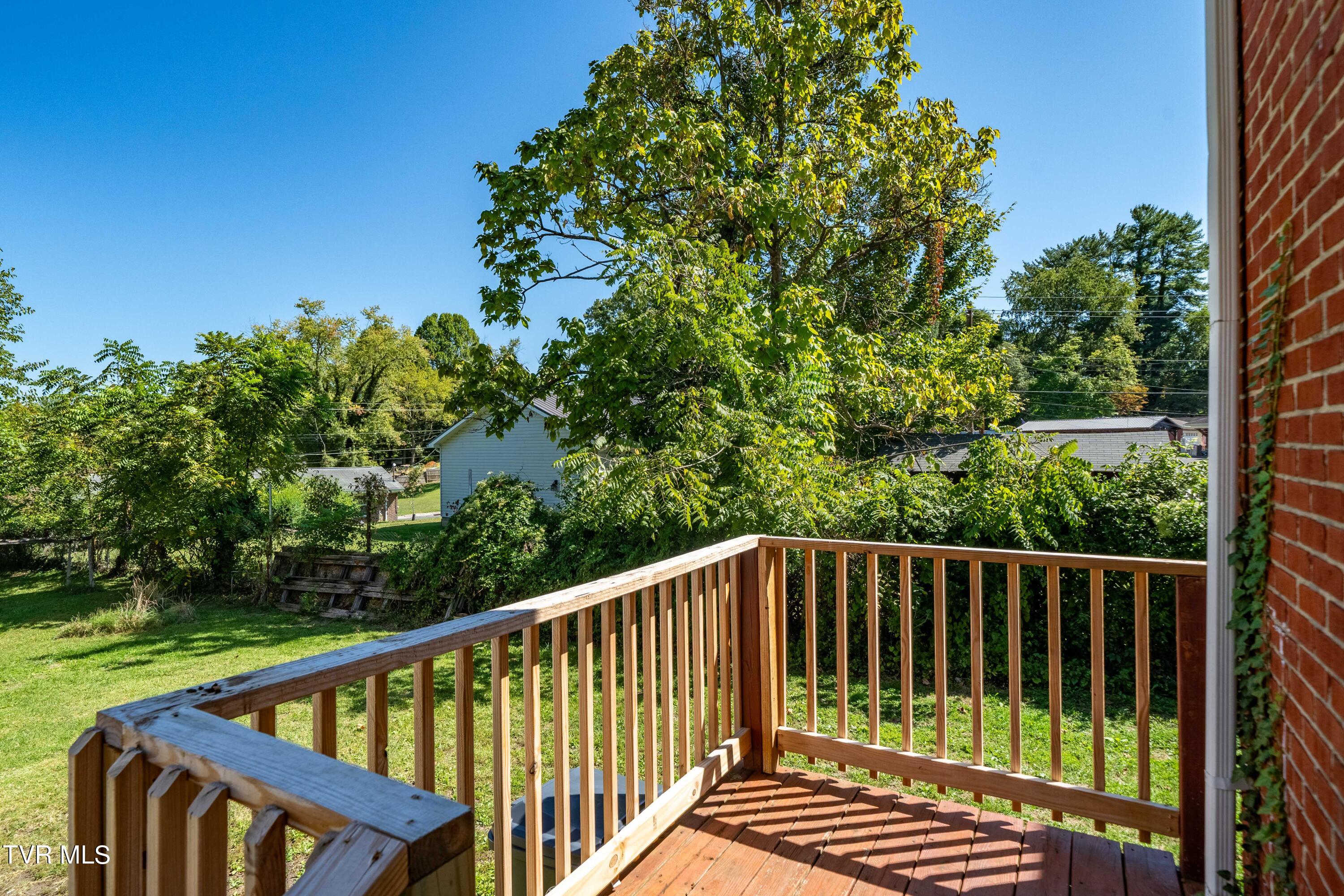 617 Taylor Street Bristol, TN 37620 - Photo 15 of 62 617 Taylor St (14 of 62)