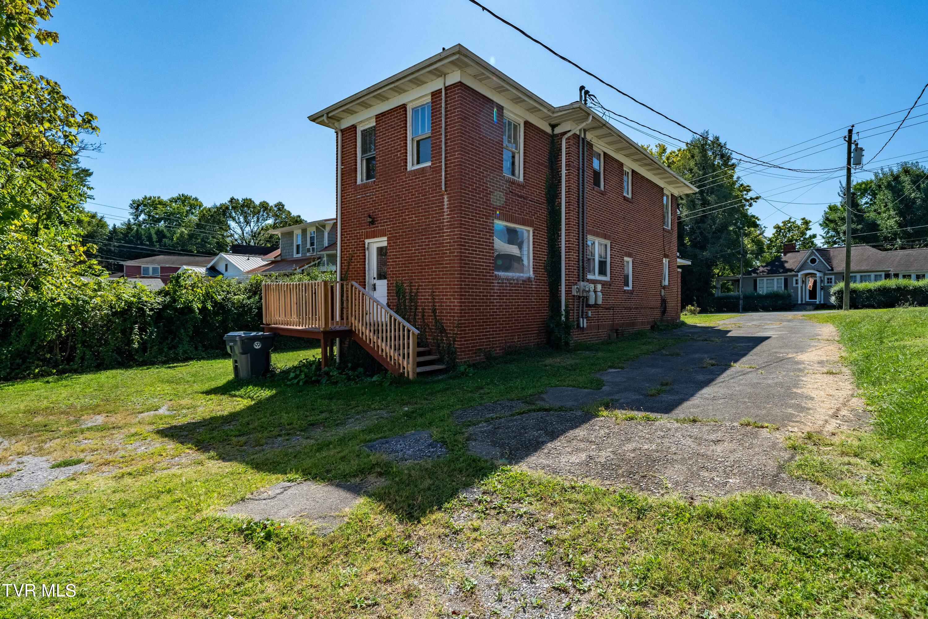 617 Taylor Street Bristol, TN 37620 - Photo 17 of 62 617 Taylor St (16 of 62)