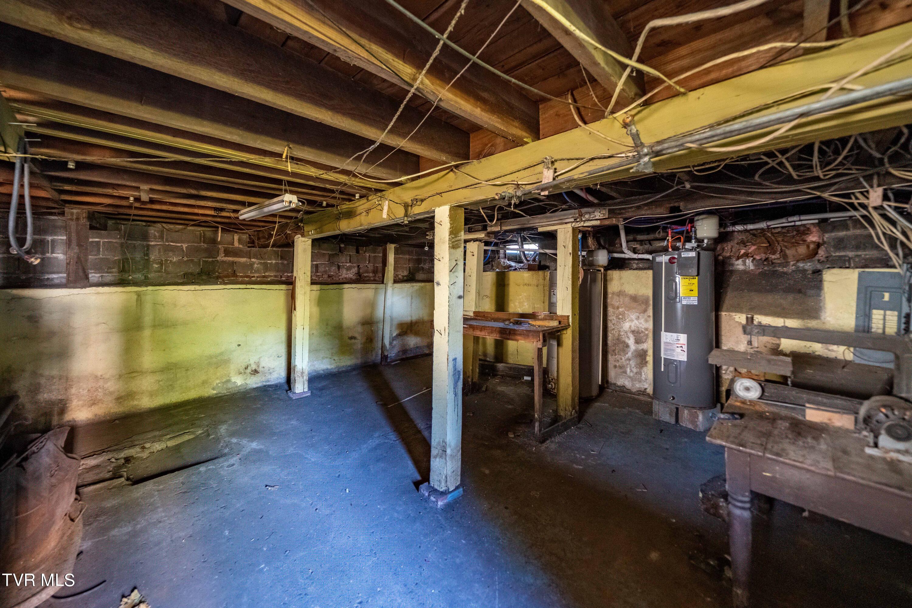 617 Taylor Street Bristol, TN 37620 - Photo 20 of 62 617 Taylor St (19 of 62)