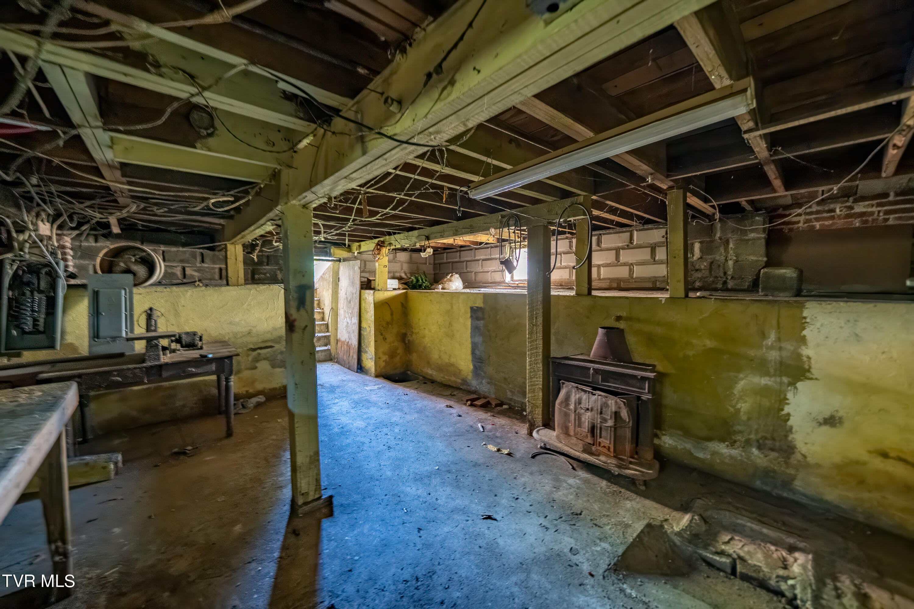 617 Taylor Street Bristol, TN 37620 - Photo 21 of 62 617 Taylor St (20 of 62)