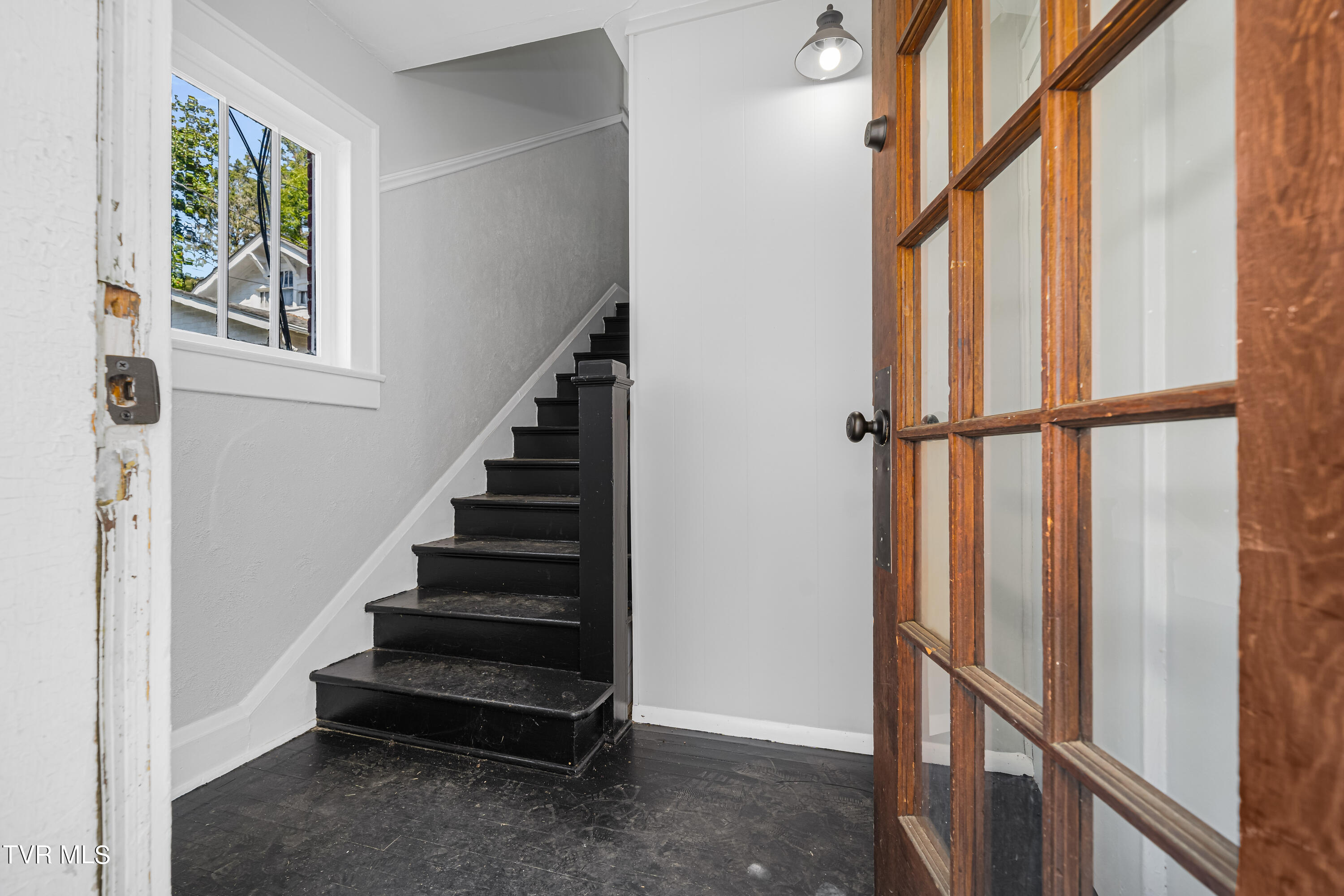 617 Taylor Street Bristol, TN 37620 - Photo 22 of 62 617 Taylor St (21 of 62)