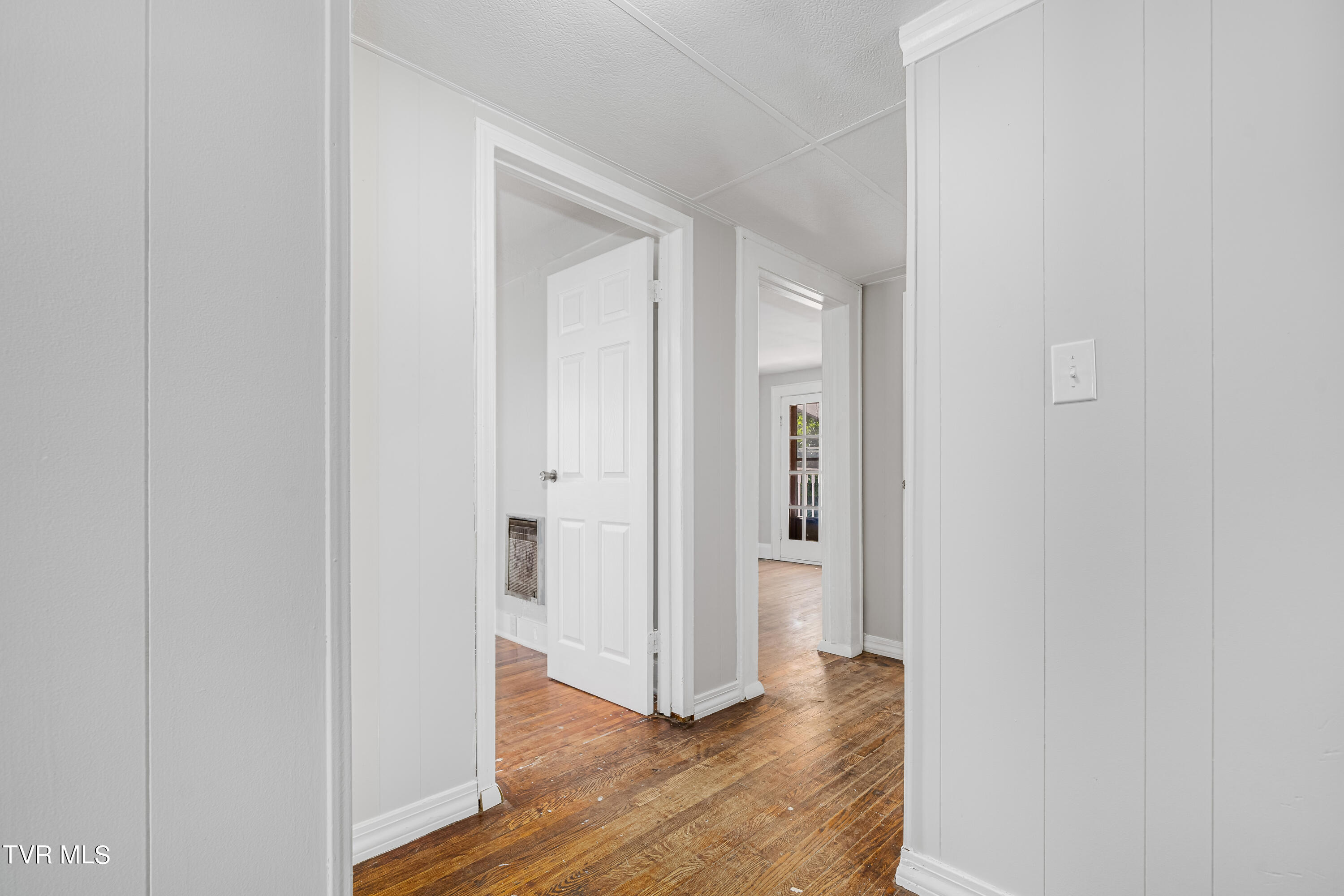 617 Taylor Street Bristol, TN 37620 - Photo 23 of 62 617 Taylor St (22 of 62)