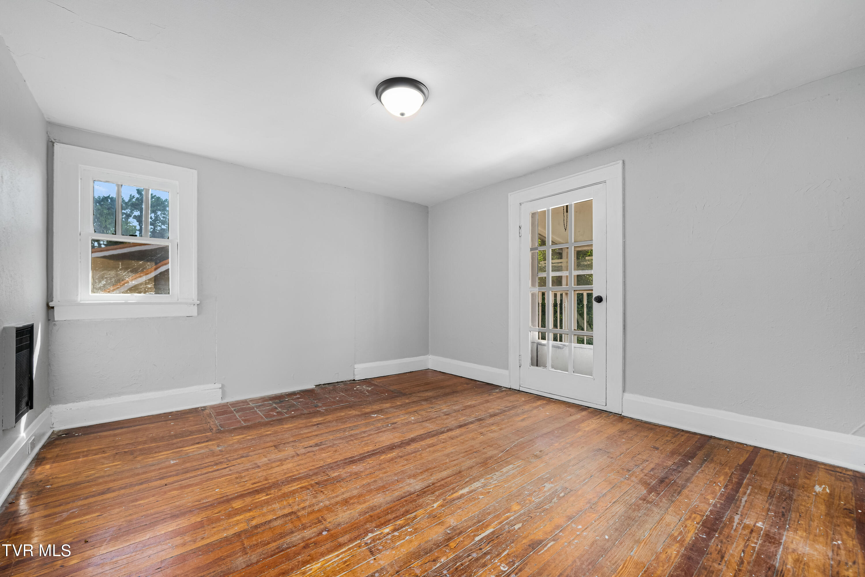 617 Taylor Street Bristol, TN 37620 - Photo 25 of 62 617 Taylor St (24 of 62)