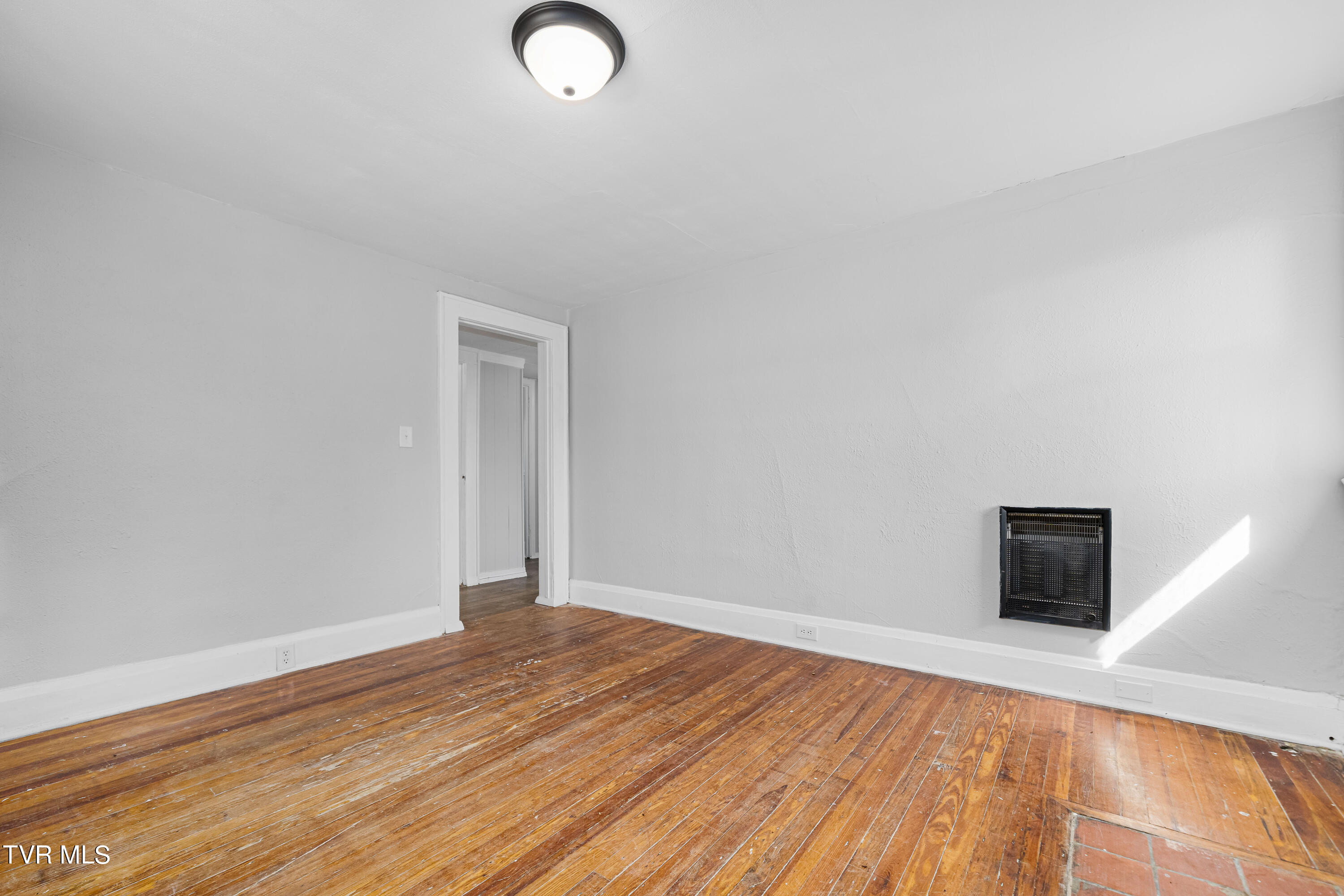 617 Taylor Street Bristol, TN 37620 - Photo 26 of 62 617 Taylor St (25 of 62)