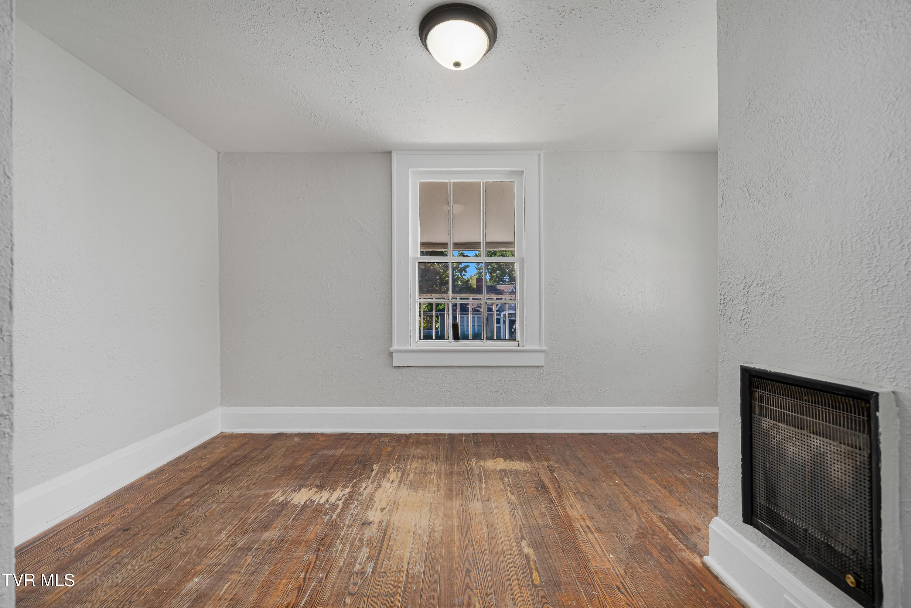 617 Taylor Street Bristol, TN 37620 - Photo 27 of 62 617 Taylor St (26 of 62)