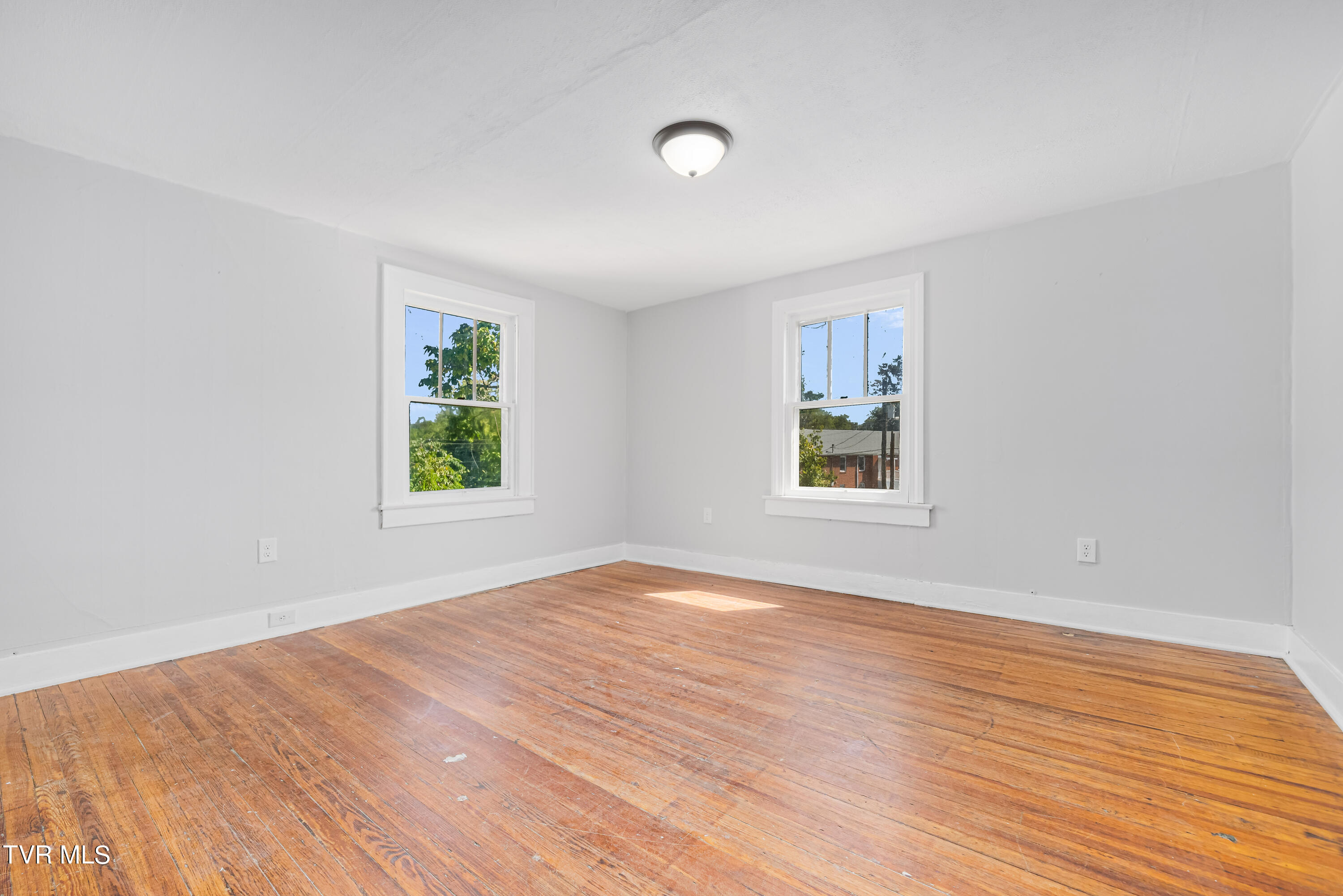 617 Taylor Street Bristol, TN 37620 - Photo 29 of 62 617 Taylor St (28 of 62)