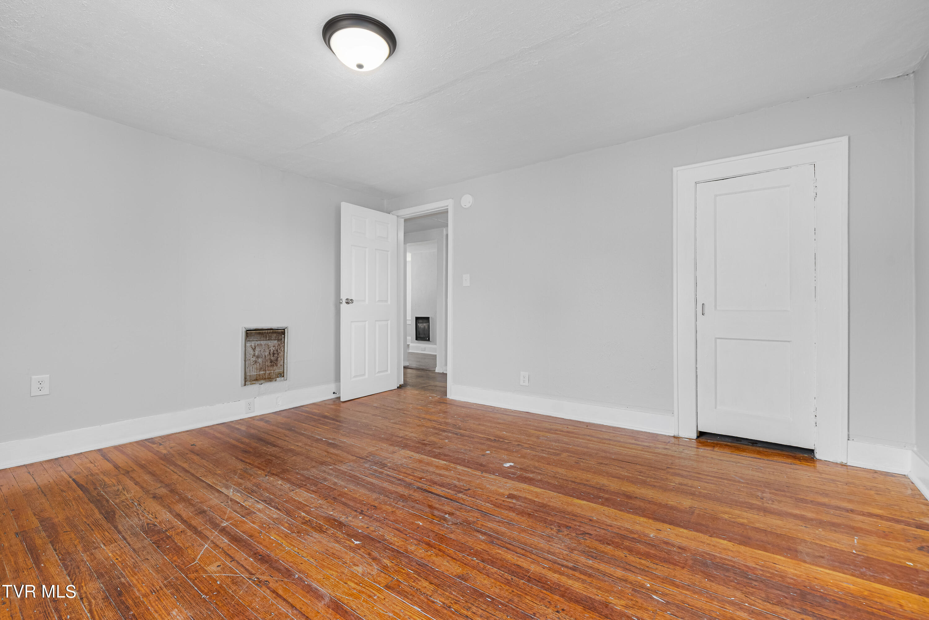 617 Taylor Street Bristol, TN 37620 - Photo 30 of 62 617 Taylor St (29 of 62)