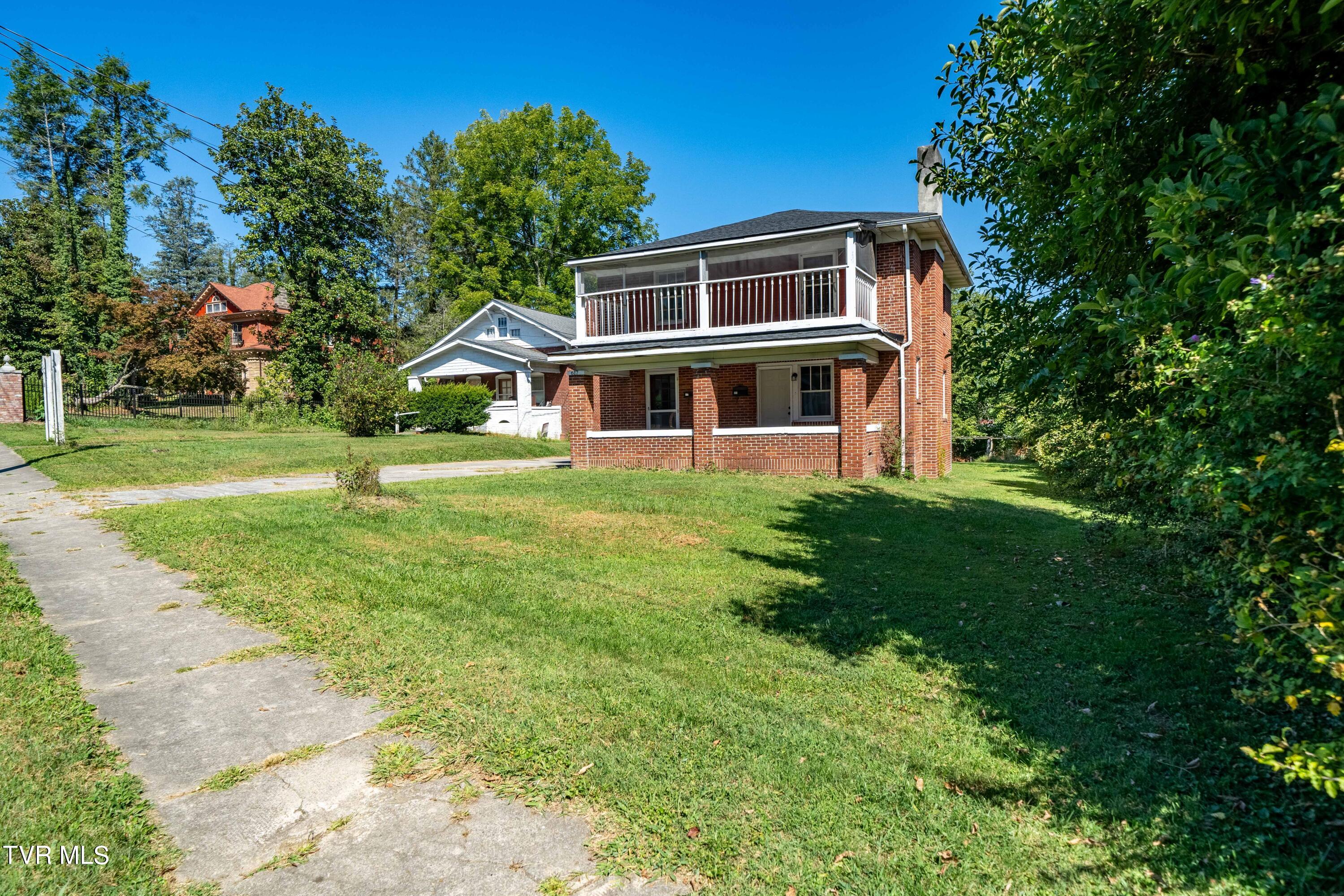 617 Taylor Street Bristol, TN 37620 - Photo 3 of 62 617 Taylor St (1 of 62)