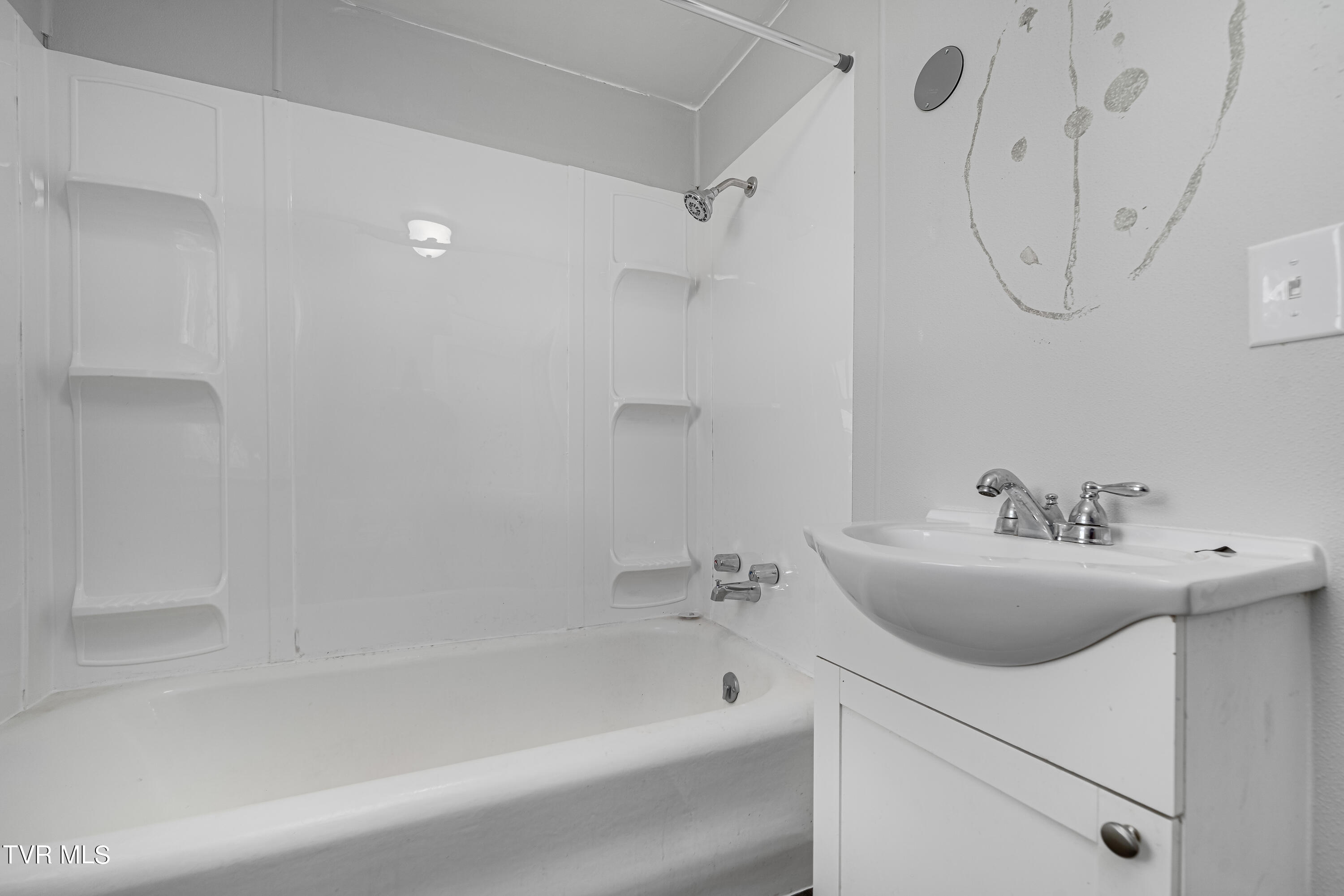 617 Taylor Street Bristol, TN 37620 - Photo 31 of 62 617 Taylor St (30 of 62)