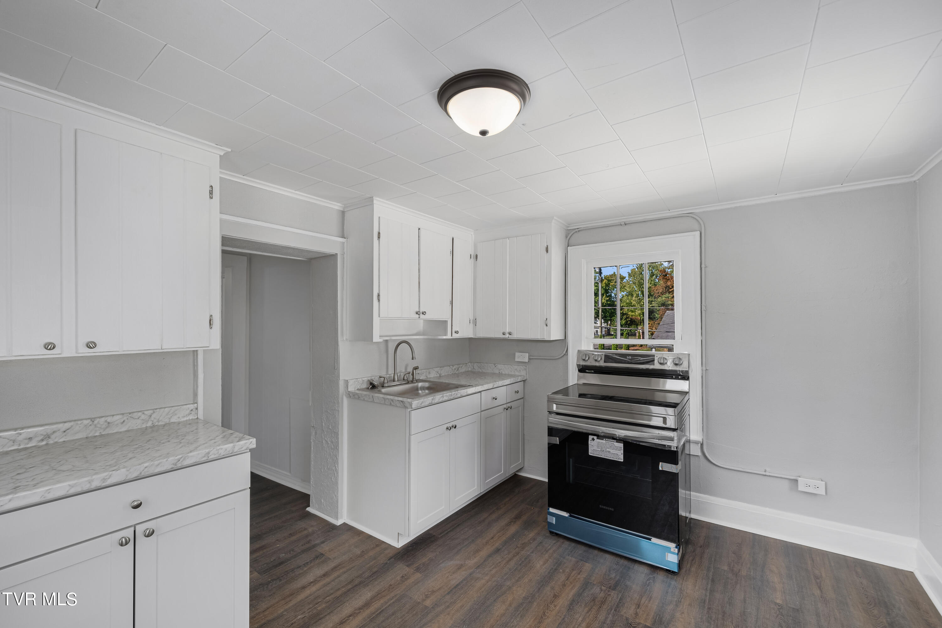 617 Taylor Street Bristol, TN 37620 - Photo 33 of 62 617 Taylor St (32 of 62)