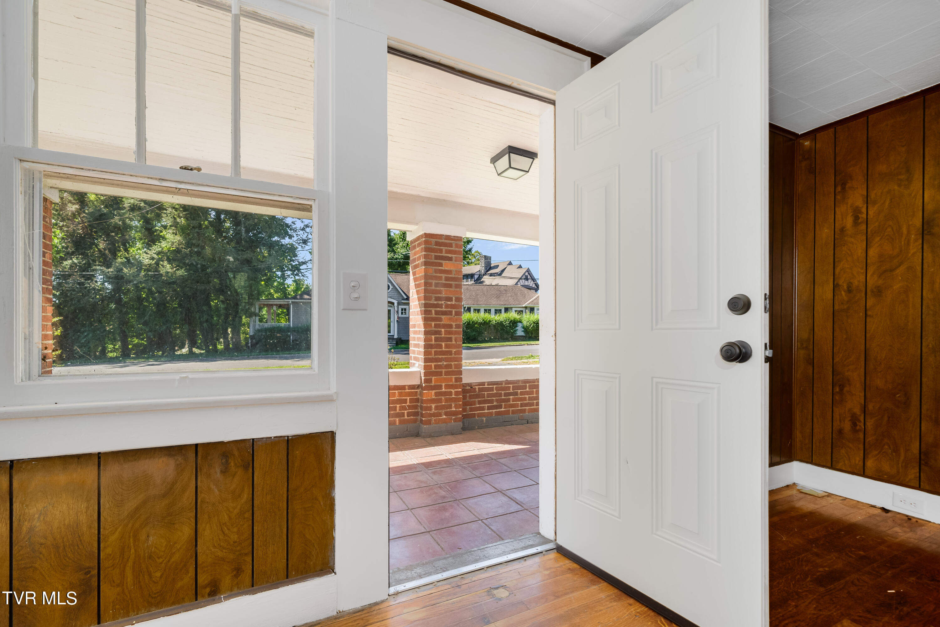 617 Taylor Street Bristol, TN 37620 - Photo 35 of 62 617 Taylor St (34 of 62)