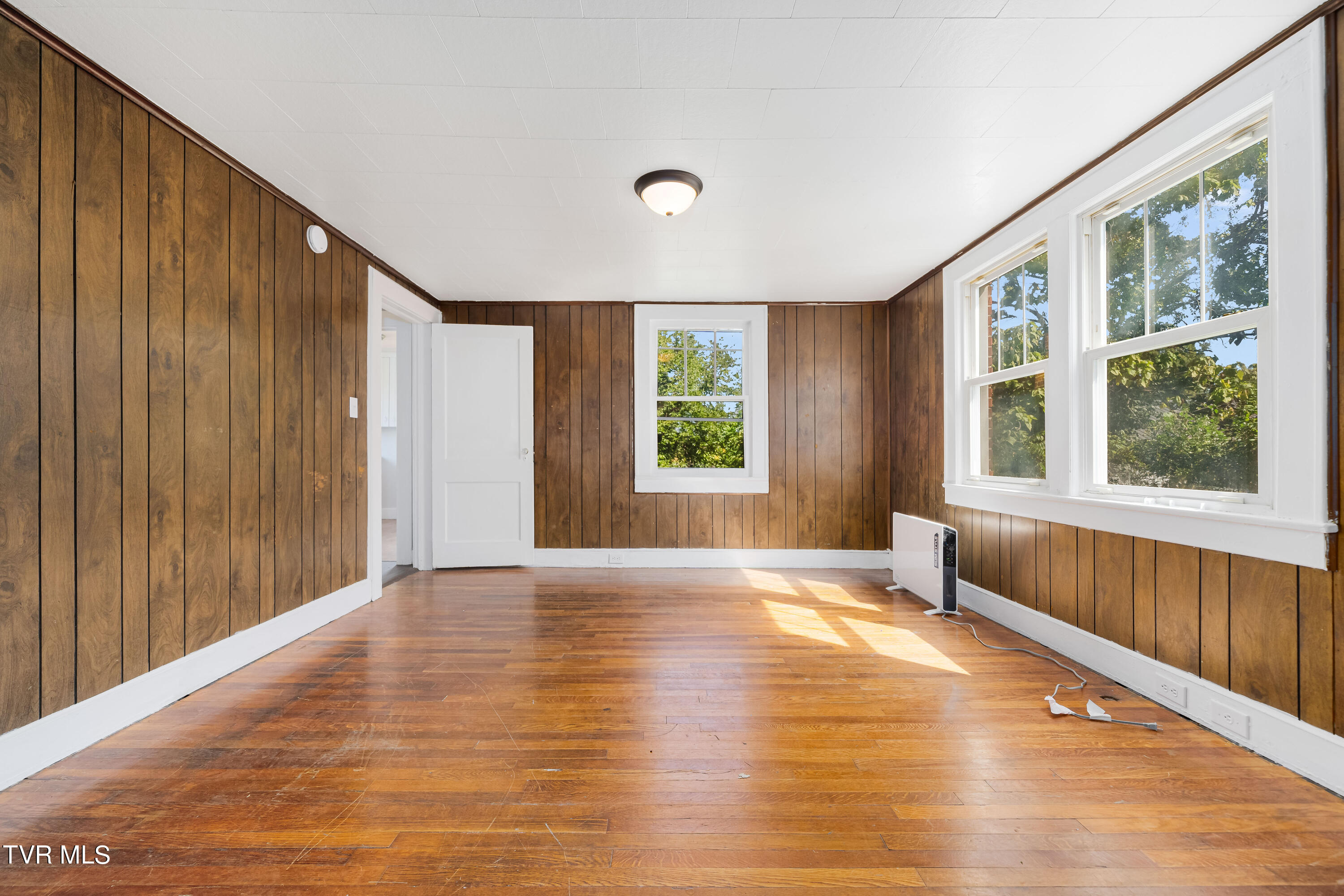 617 Taylor Street Bristol, TN 37620 - Photo 39 of 62 617 Taylor St (38 of 62)