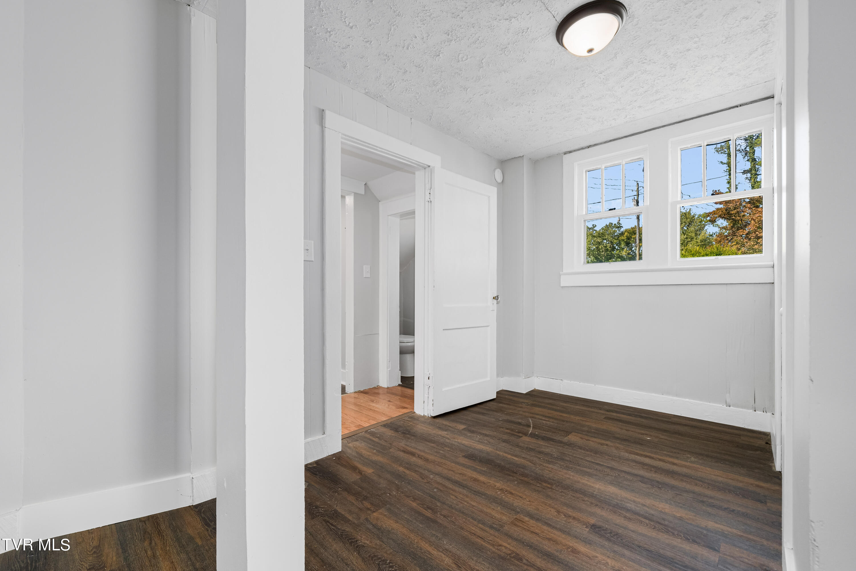 617 Taylor Street Bristol, TN 37620 - Photo 41 of 62 617 Taylor St (40 of 62)