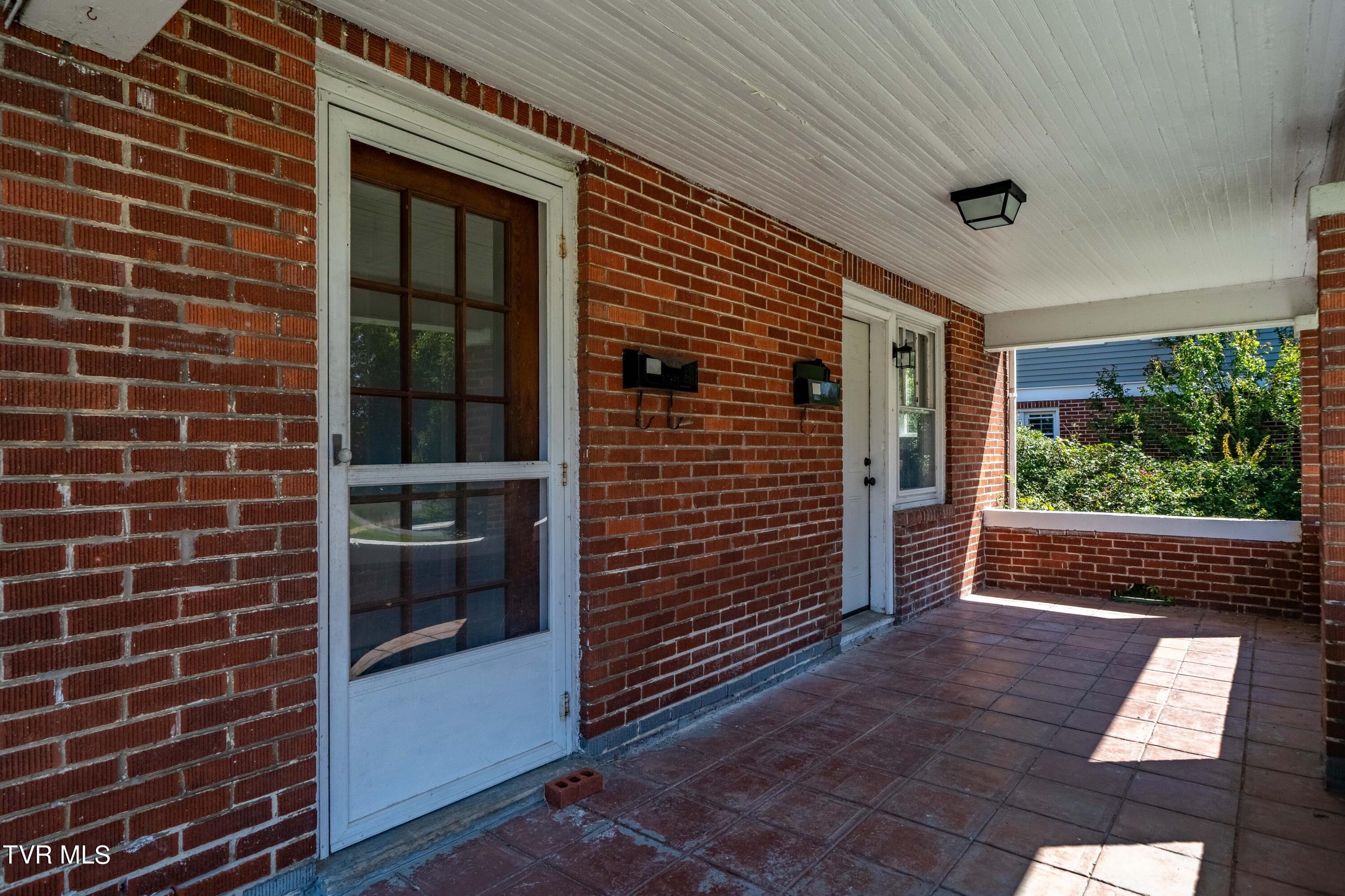 617 Taylor Street Bristol, TN 37620 - Photo 7 of 62 617 Taylor St (6 of 62)