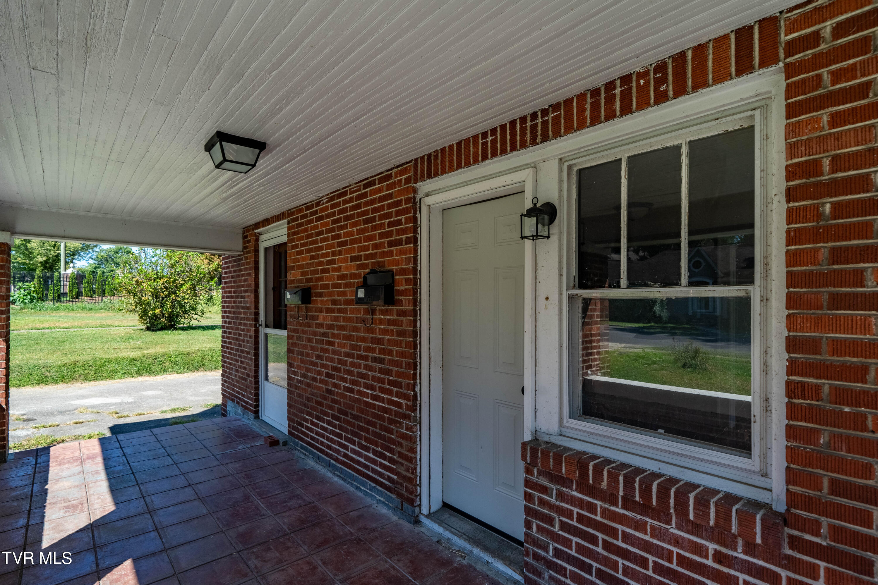 617 Taylor Street Bristol, TN 37620 - Photo 8 of 62 617 Taylor St (7 of 62)