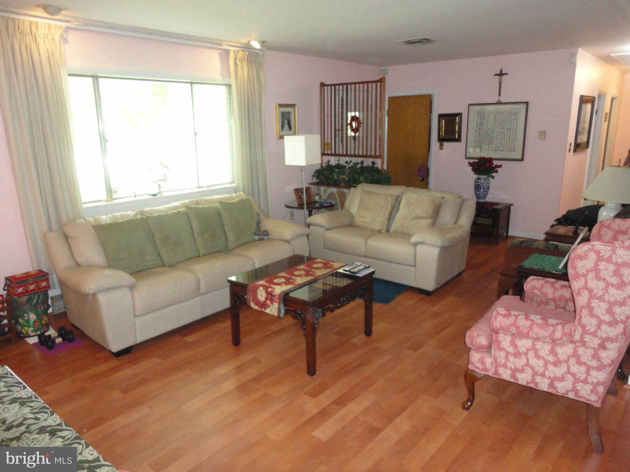 1972 Fairfax Road Annapolis, MD 21401 - Photo 4 of 30 Living Room