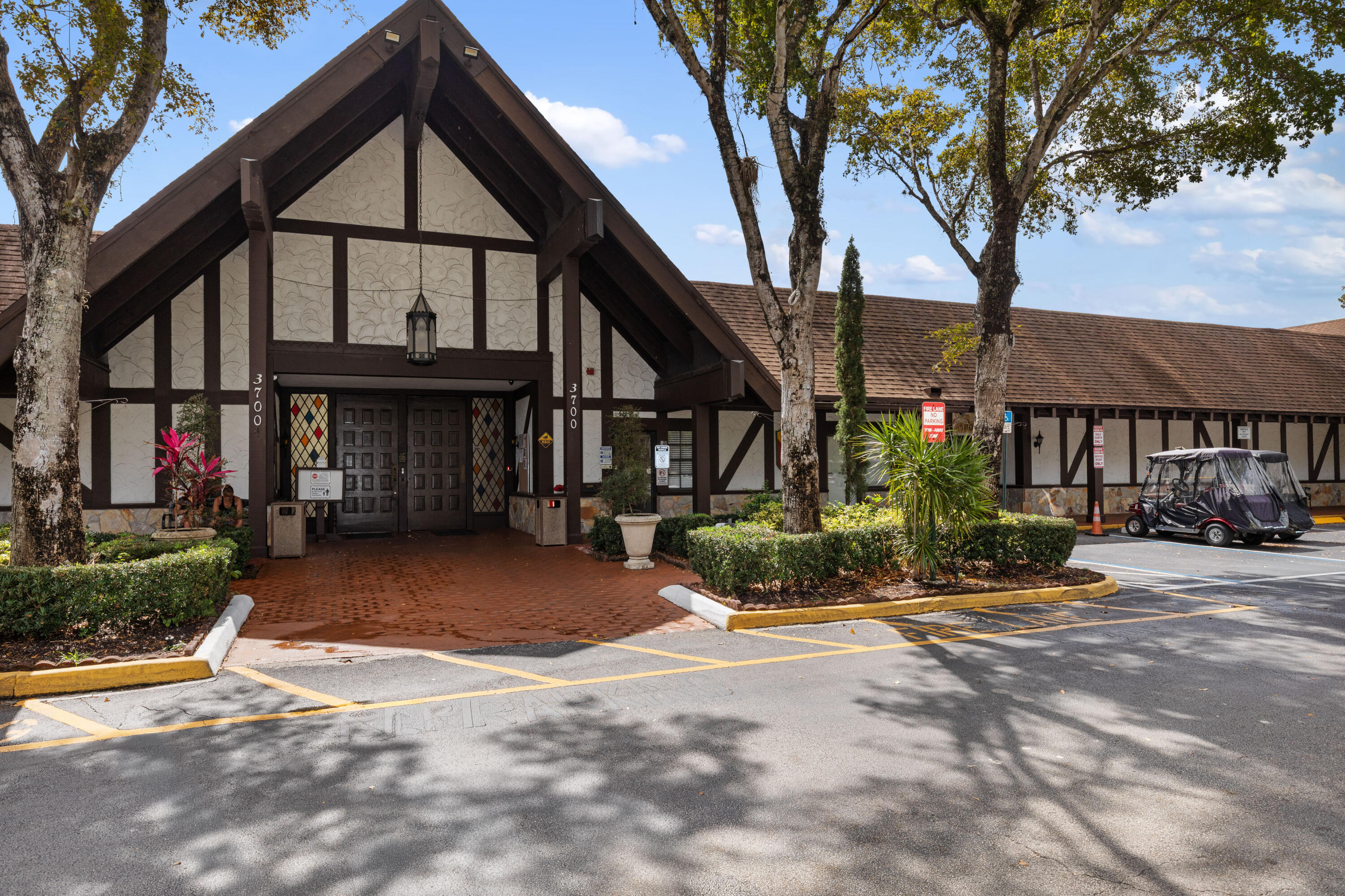 3710 Inverrary Drive, Unit 2G Lauderhill, FL 33319 - Photo 30 of 42 1I6A3385