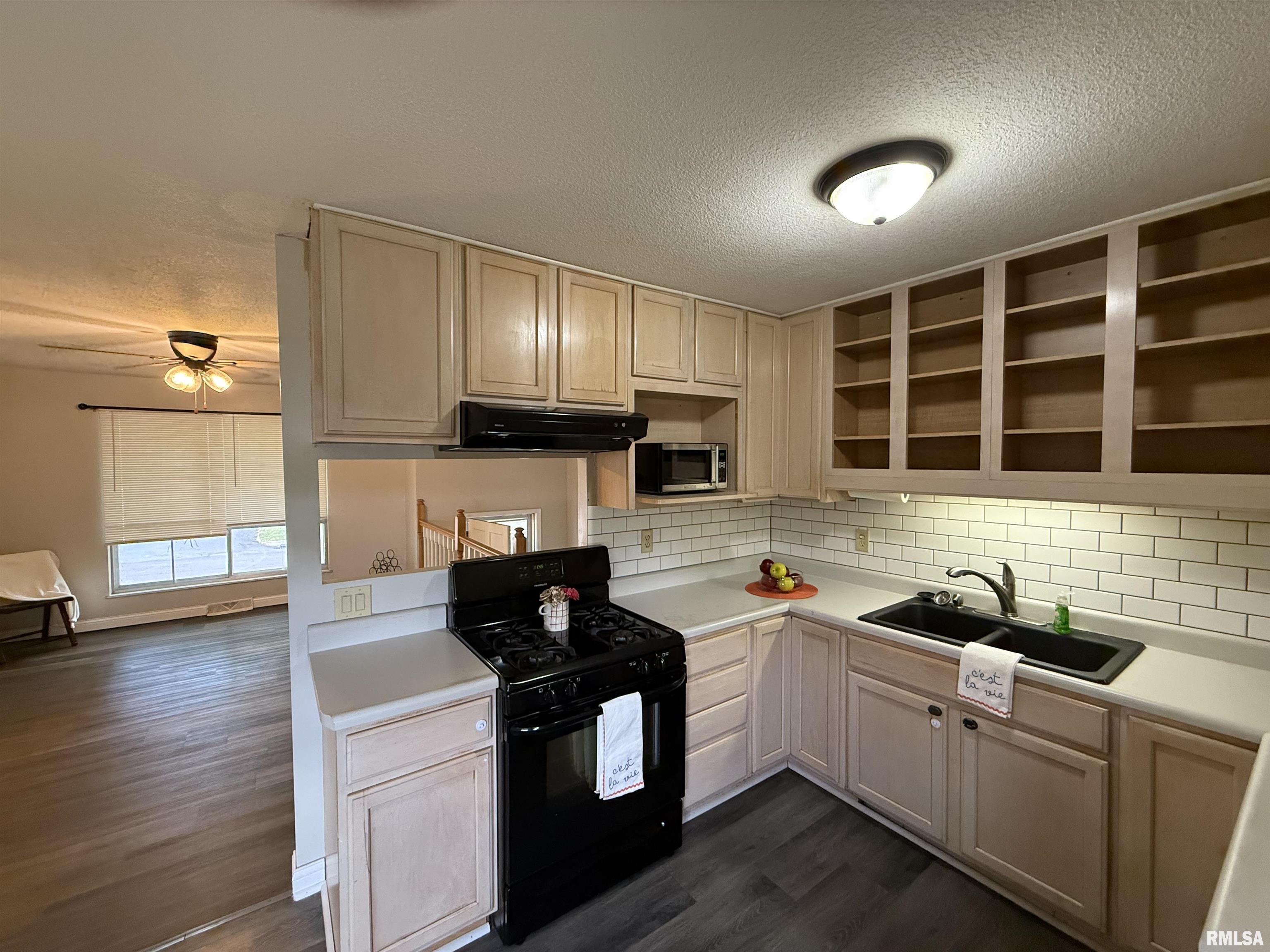 6345 North Randwick Road Peoria, IL 61615 - Photo 12 of 81 Gallery Image 12