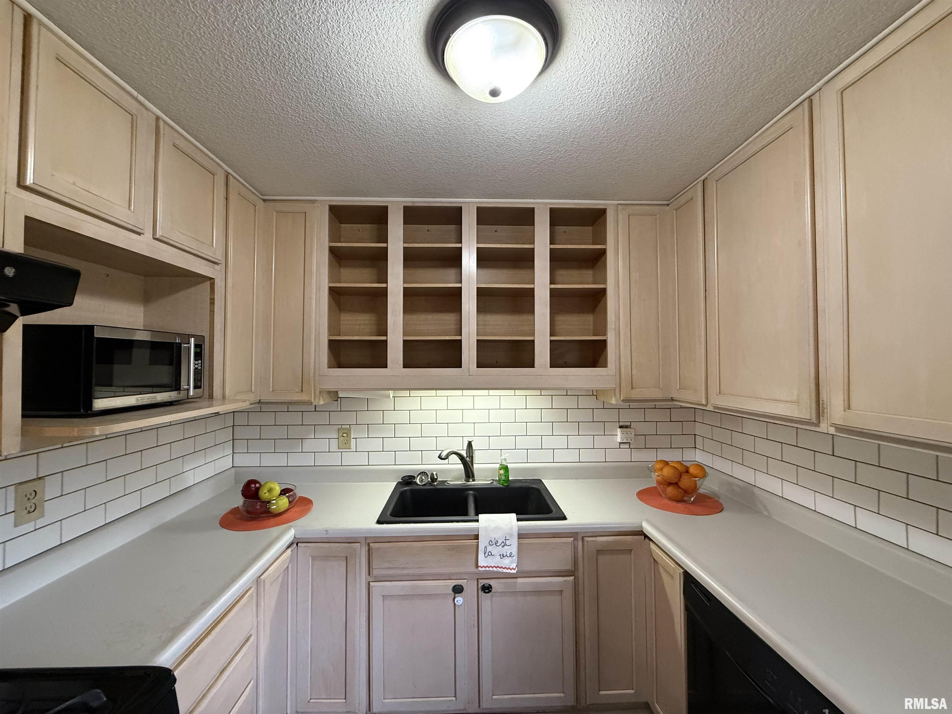 6345 North Randwick Road Peoria, IL 61615 - Photo 13 of 81 Gallery Image 13