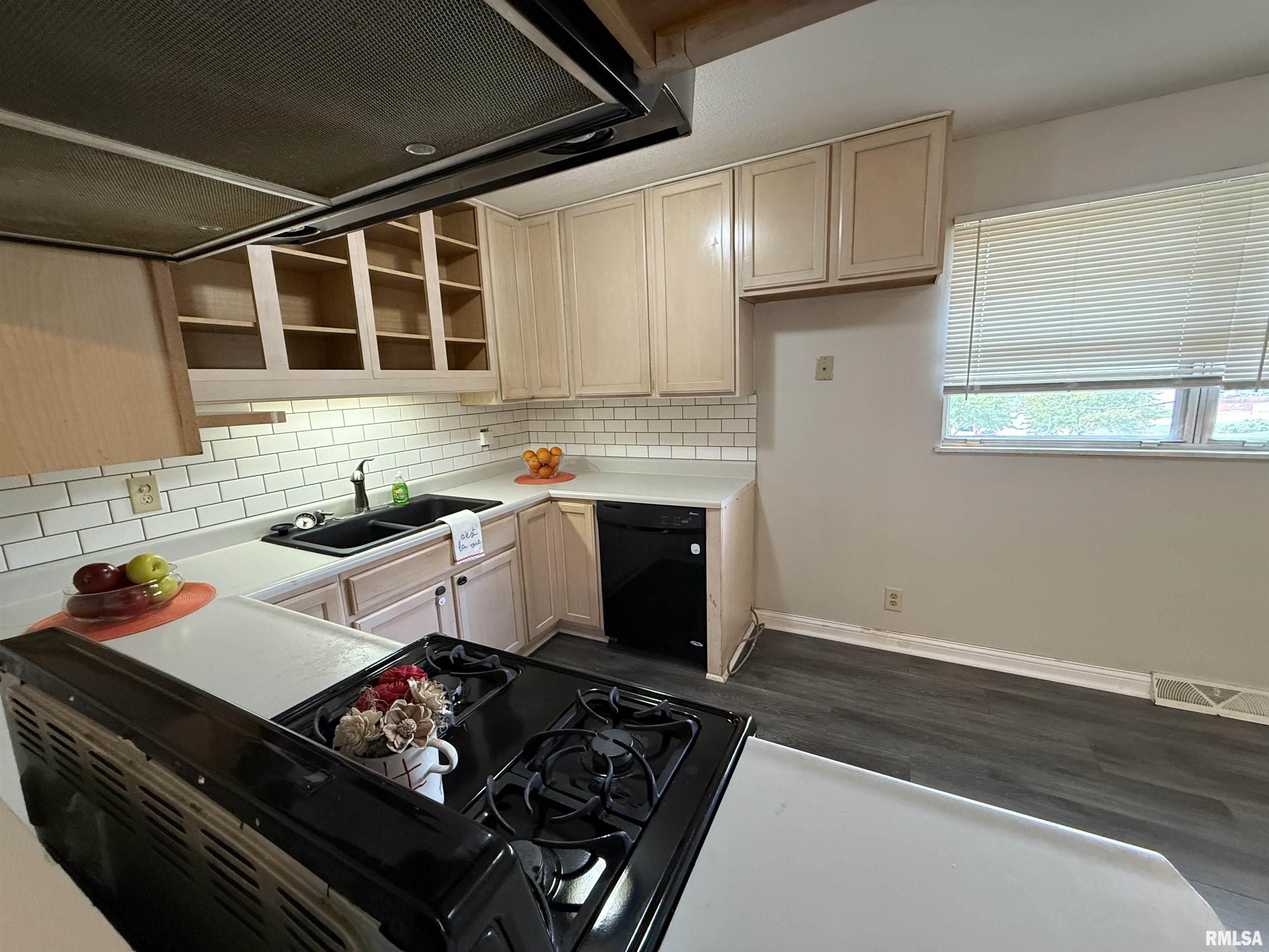 6345 North Randwick Road Peoria, IL 61615 - Photo 17 of 81 Gallery Image 17