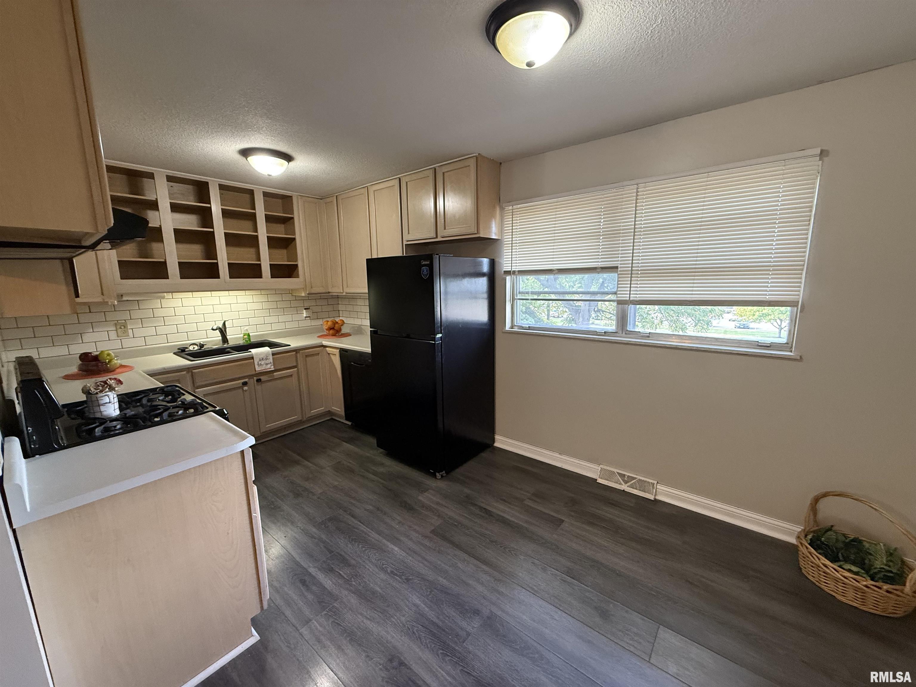 6345 North Randwick Road Peoria, IL 61615 - Photo 18 of 81 Gallery Image 18