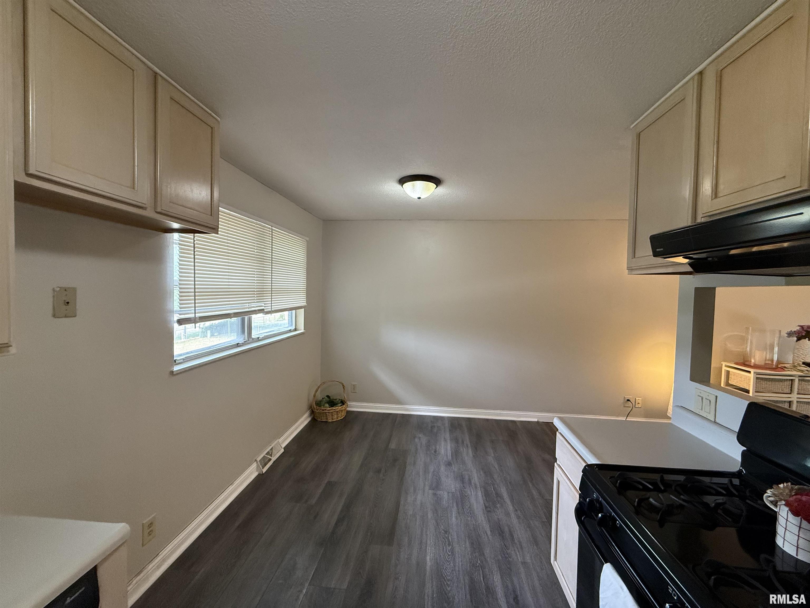 6345 North Randwick Road Peoria, IL 61615 - Photo 20 of 81 Gallery Image 20